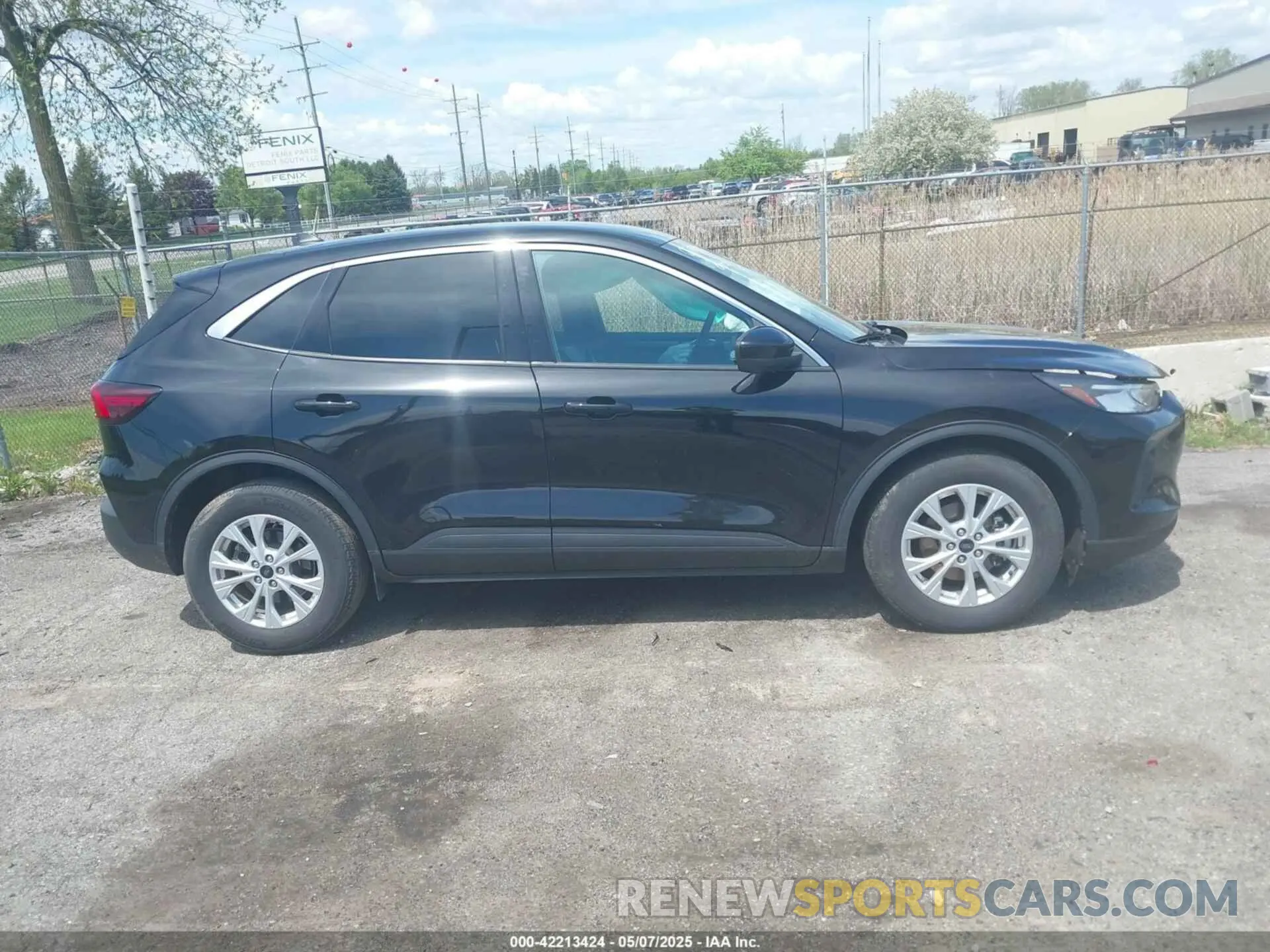 13 Photograph of a damaged car 1FMCU0GN8PUA08221 FORD ESCAPE 2023