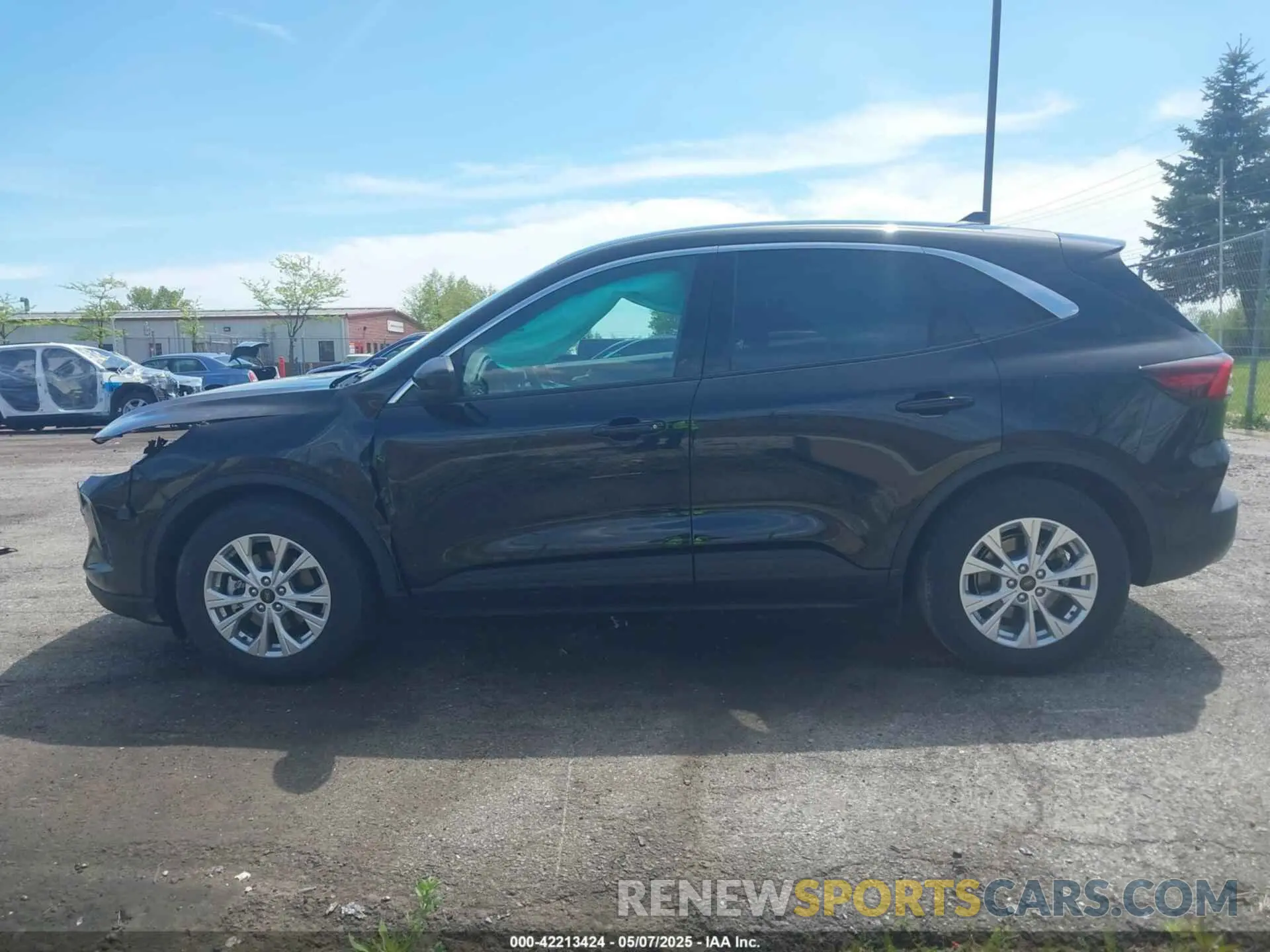 14 Photograph of a damaged car 1FMCU0GN8PUA08221 FORD ESCAPE 2023