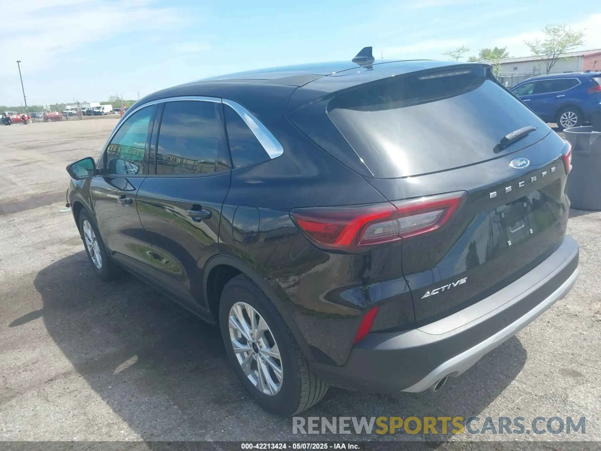 3 Photograph of a damaged car 1FMCU0GN8PUA08221 FORD ESCAPE 2023