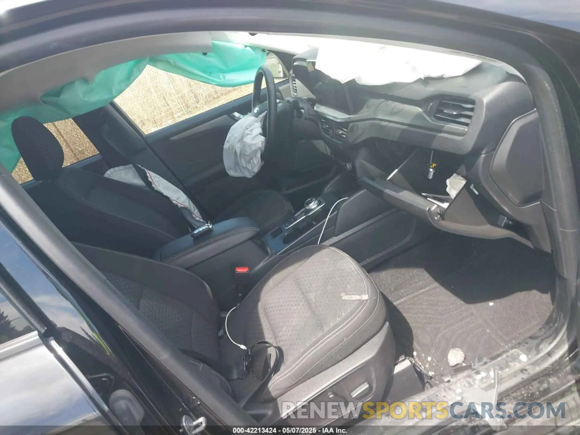 5 Photograph of a damaged car 1FMCU0GN8PUA08221 FORD ESCAPE 2023