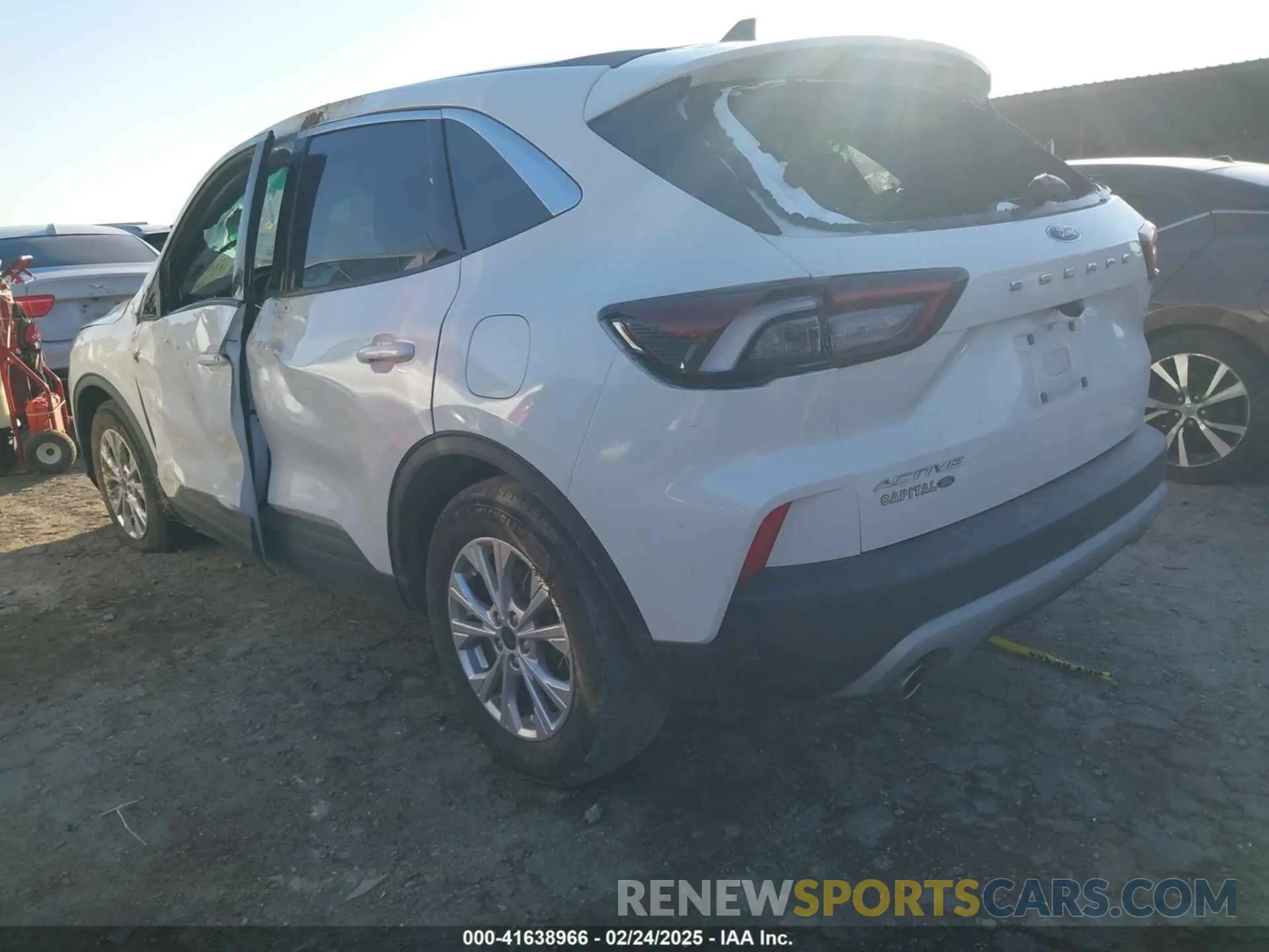 3 Photograph of a damaged car 1FMCU0GN8PUA64420 FORD ESCAPE 2023