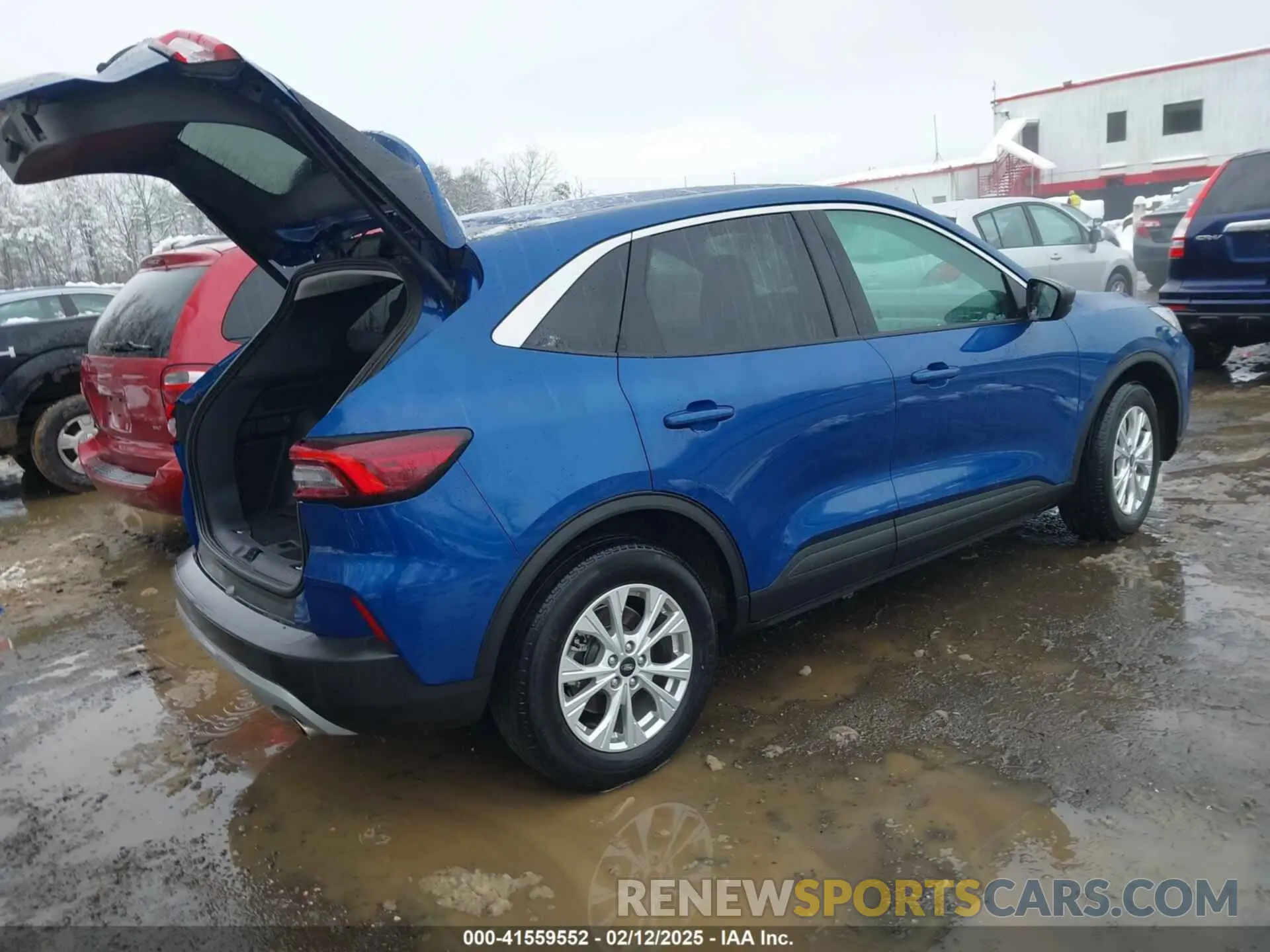 4 Photograph of a damaged car 1FMCU0GN8PUA75076 FORD ESCAPE 2023