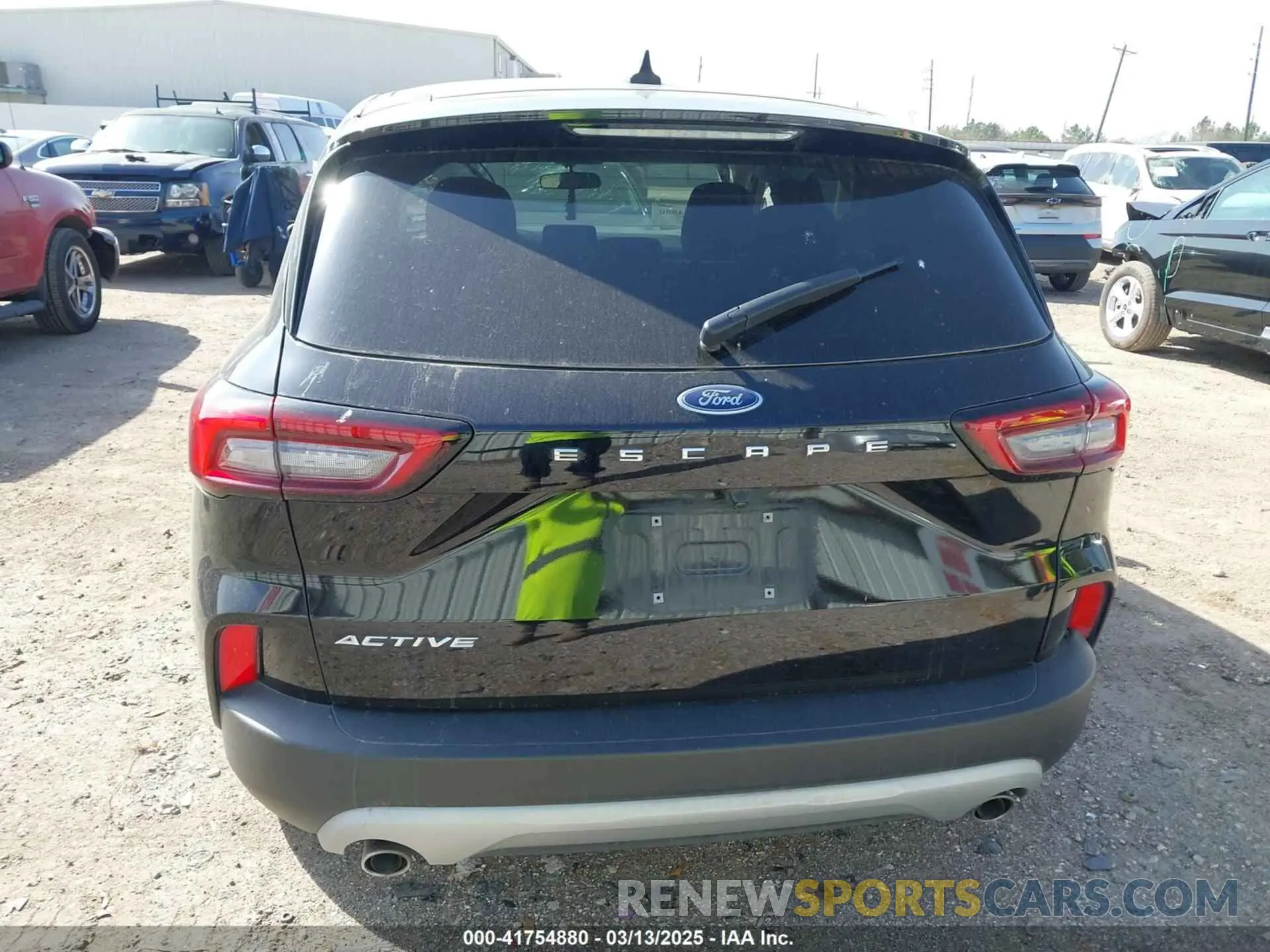 15 Photograph of a damaged car 1FMCU0GN8PUA76406 FORD ESCAPE 2023