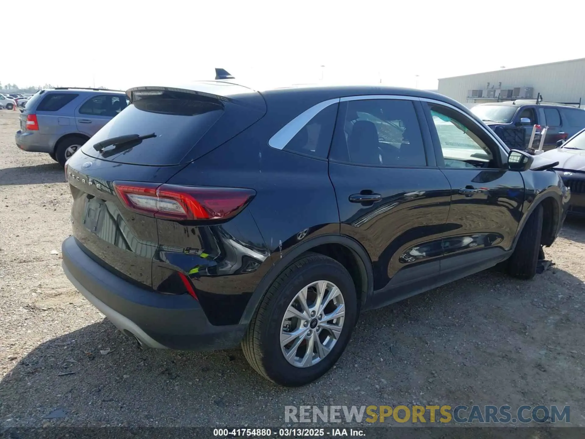 4 Photograph of a damaged car 1FMCU0GN8PUA76406 FORD ESCAPE 2023