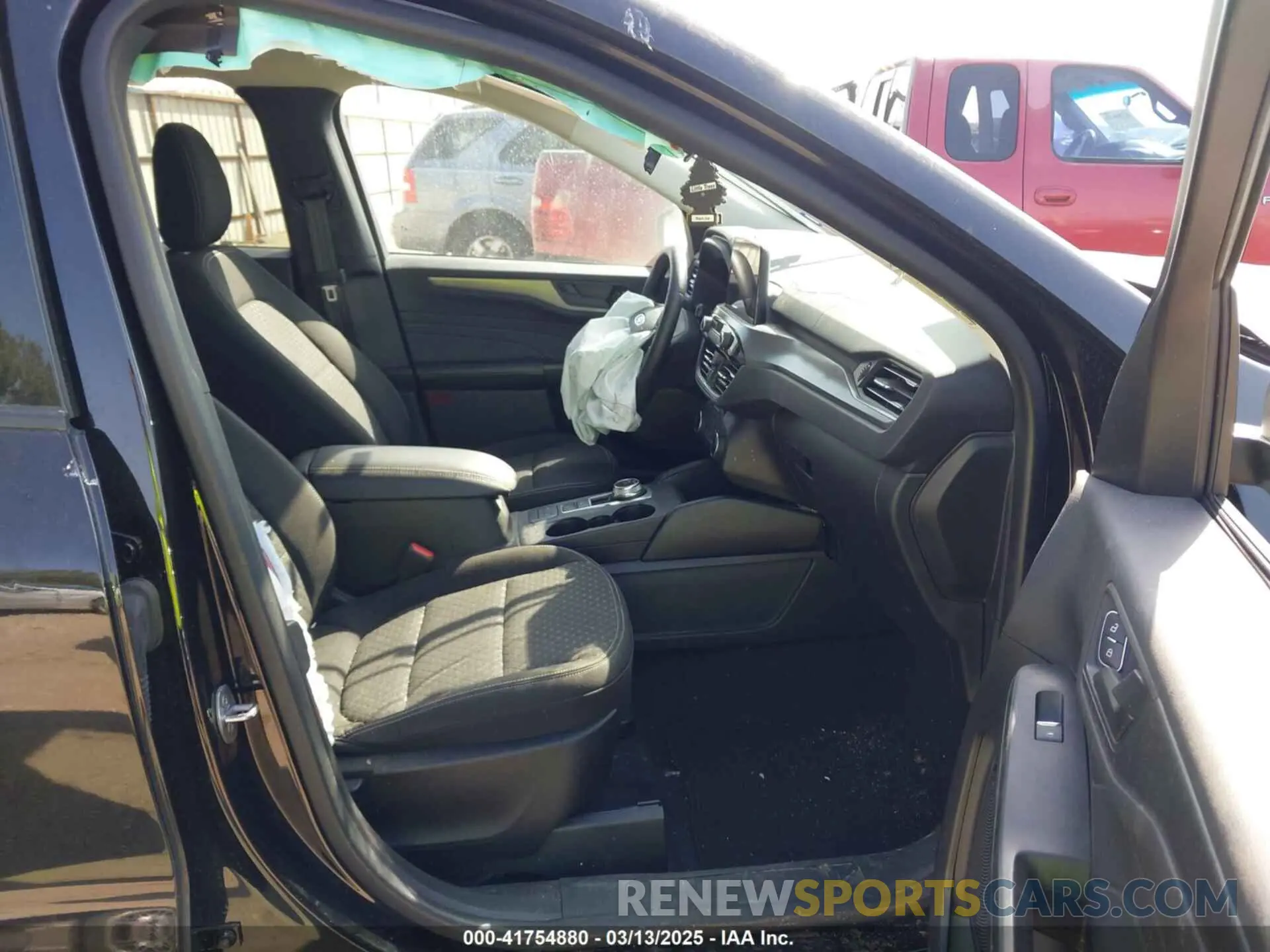 5 Photograph of a damaged car 1FMCU0GN8PUA76406 FORD ESCAPE 2023