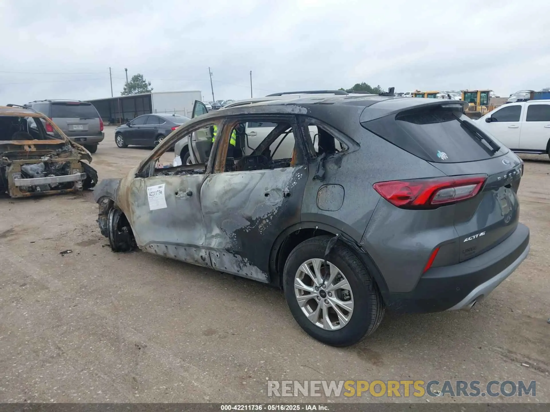 3 Photograph of a damaged car 1FMCU0GN8PUB04687 FORD ESCAPE 2023