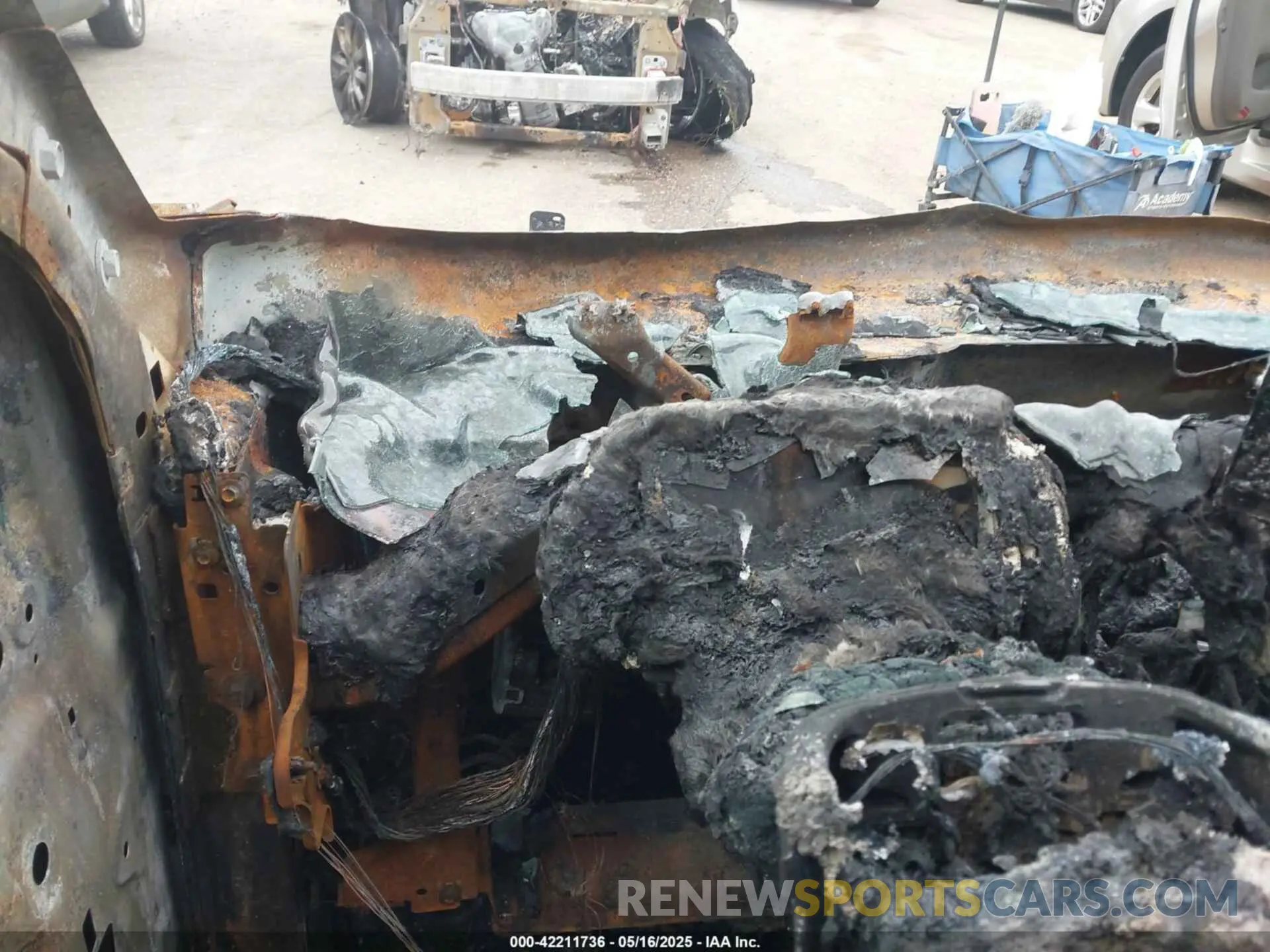 7 Photograph of a damaged car 1FMCU0GN8PUB04687 FORD ESCAPE 2023