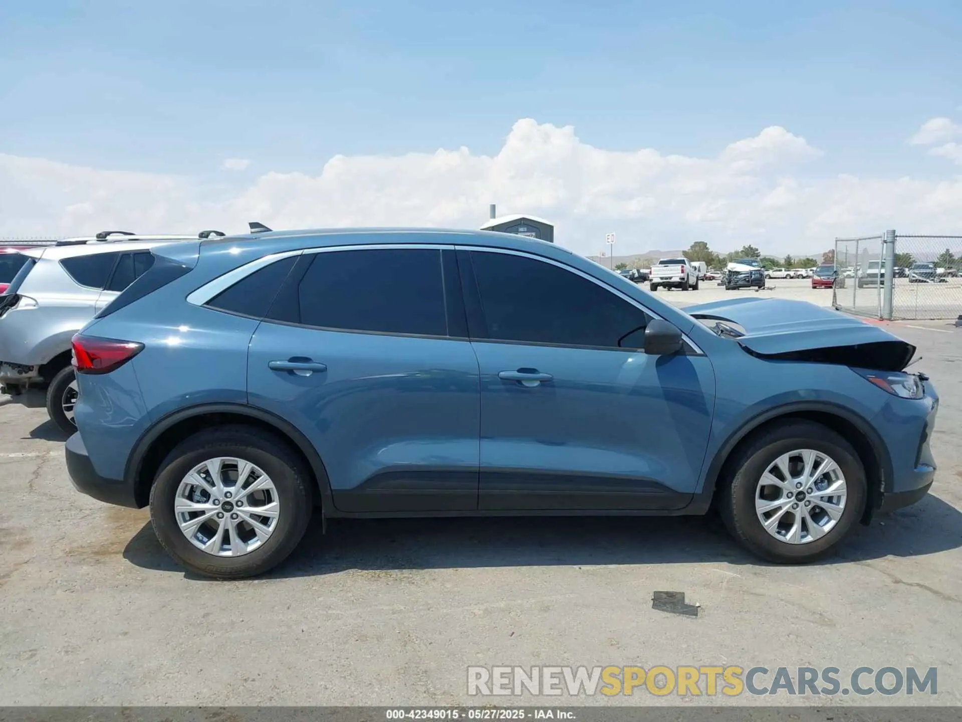 13 Photograph of a damaged car 1FMCU0GN8PUB12773 FORD ESCAPE 2023