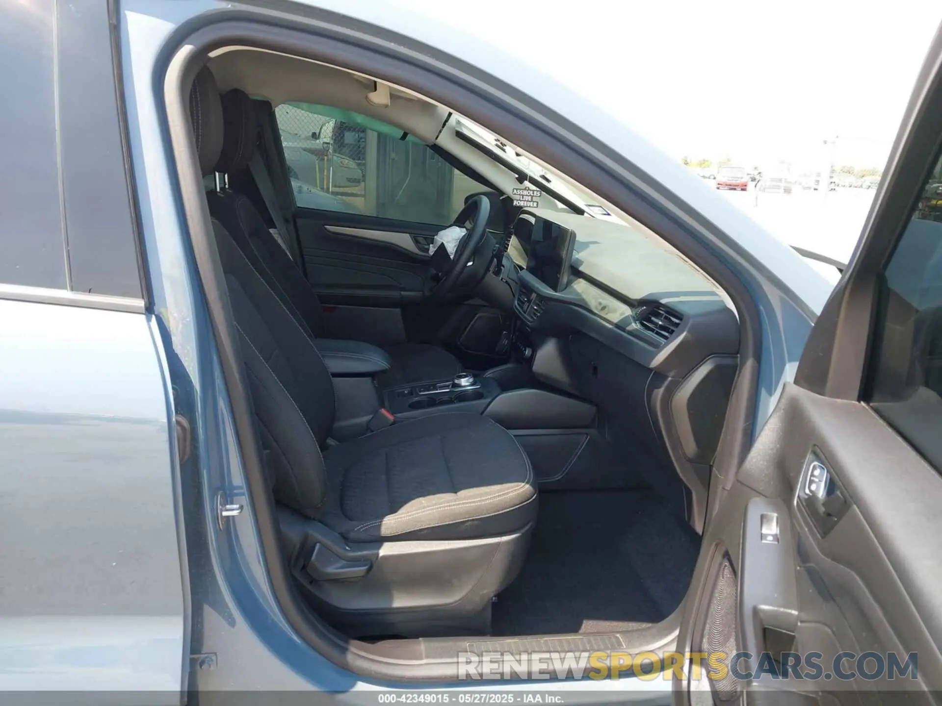 5 Photograph of a damaged car 1FMCU0GN8PUB12773 FORD ESCAPE 2023