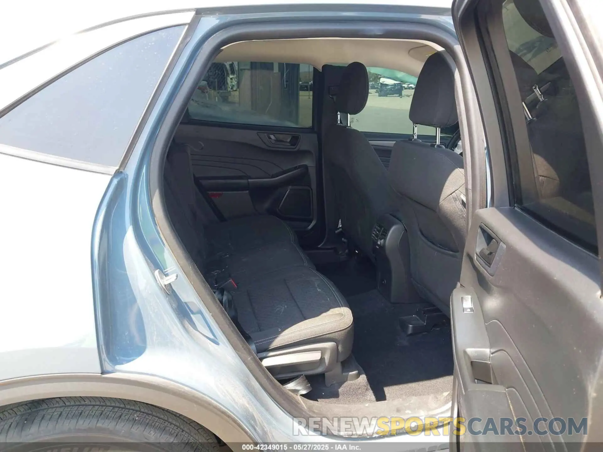 8 Photograph of a damaged car 1FMCU0GN8PUB12773 FORD ESCAPE 2023
