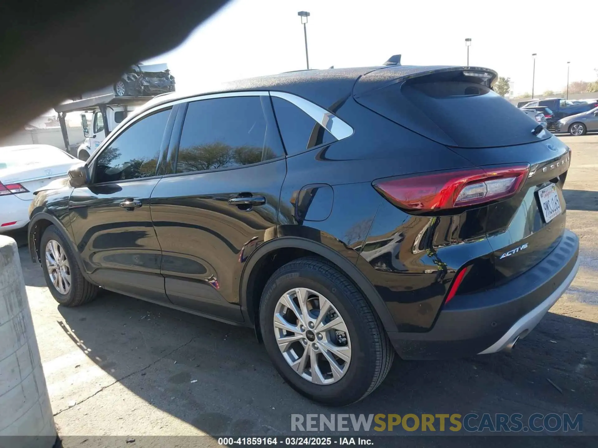 15 Photograph of a damaged car 1FMCU0GN9PUB12426 FORD ESCAPE 2023