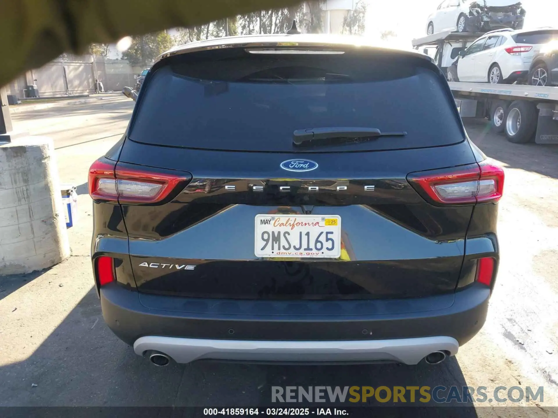 17 Photograph of a damaged car 1FMCU0GN9PUB12426 FORD ESCAPE 2023