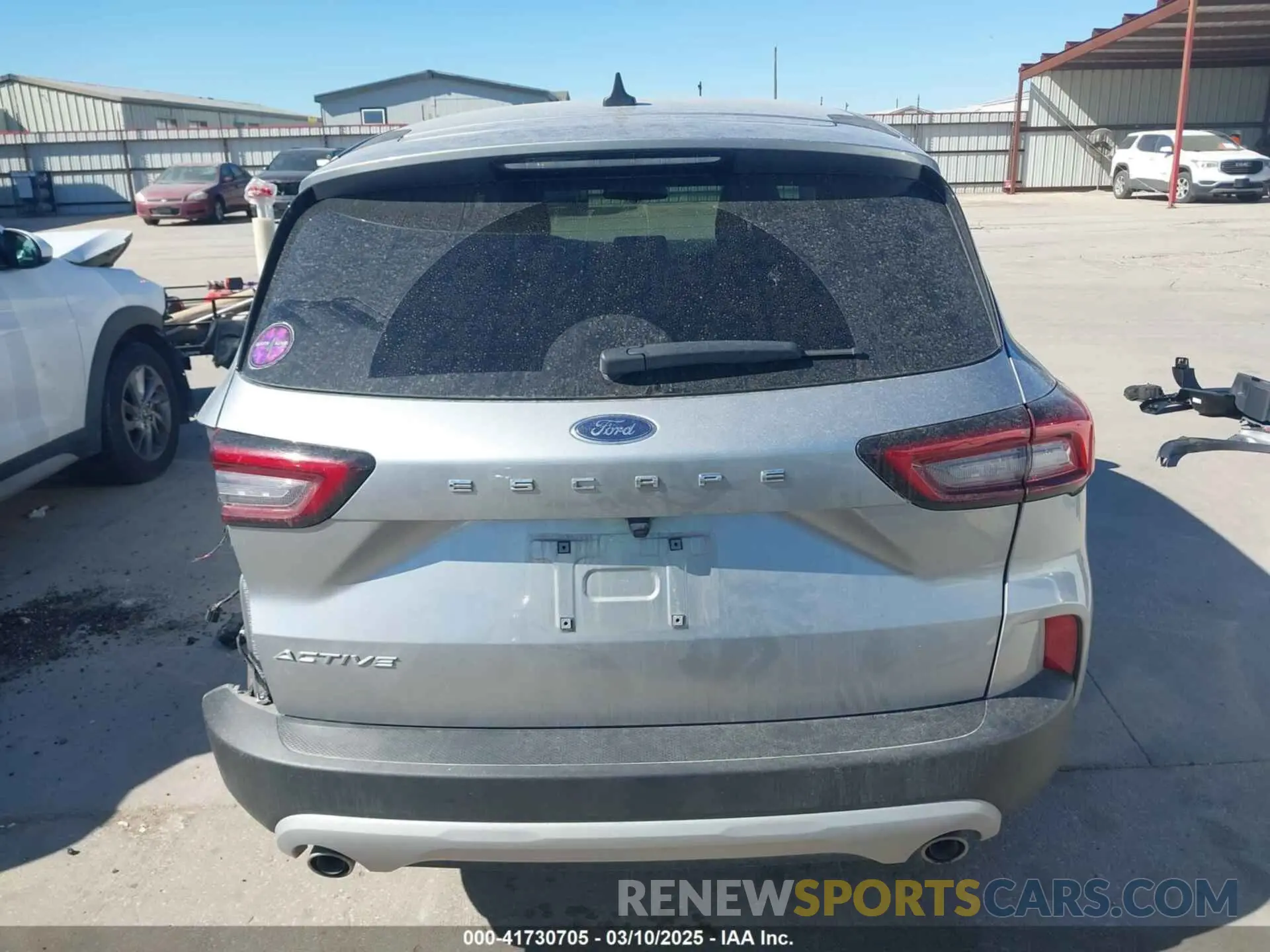 17 Photograph of a damaged car 1FMCU0GN9PUB35527 FORD ESCAPE 2023