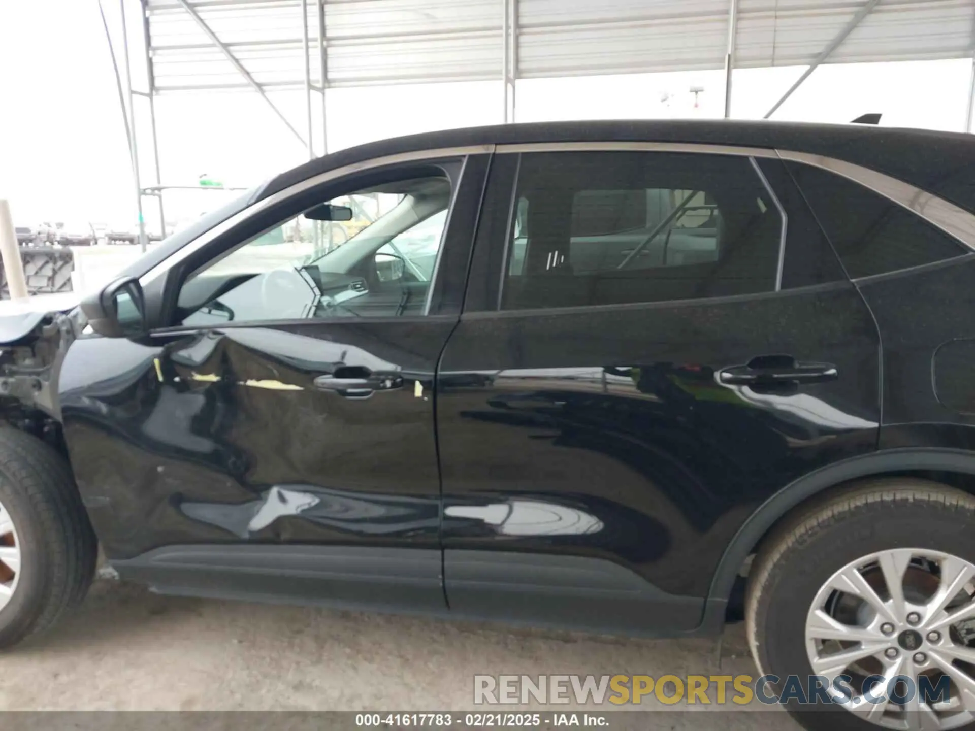 15 Photograph of a damaged car 1FMCU0GNXPUA08527 FORD ESCAPE 2023