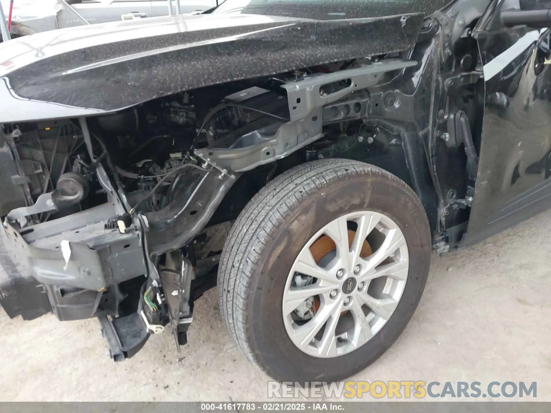 18 Photograph of a damaged car 1FMCU0GNXPUA08527 FORD ESCAPE 2023