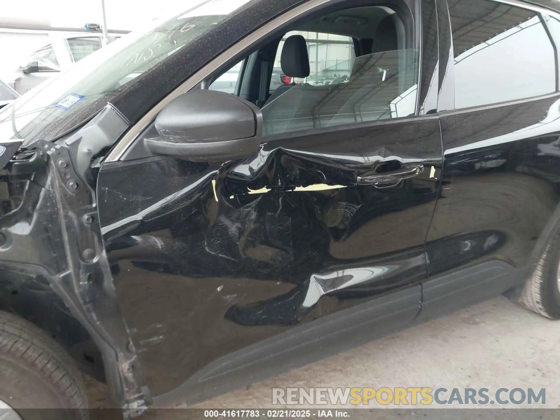 19 Photograph of a damaged car 1FMCU0GNXPUA08527 FORD ESCAPE 2023