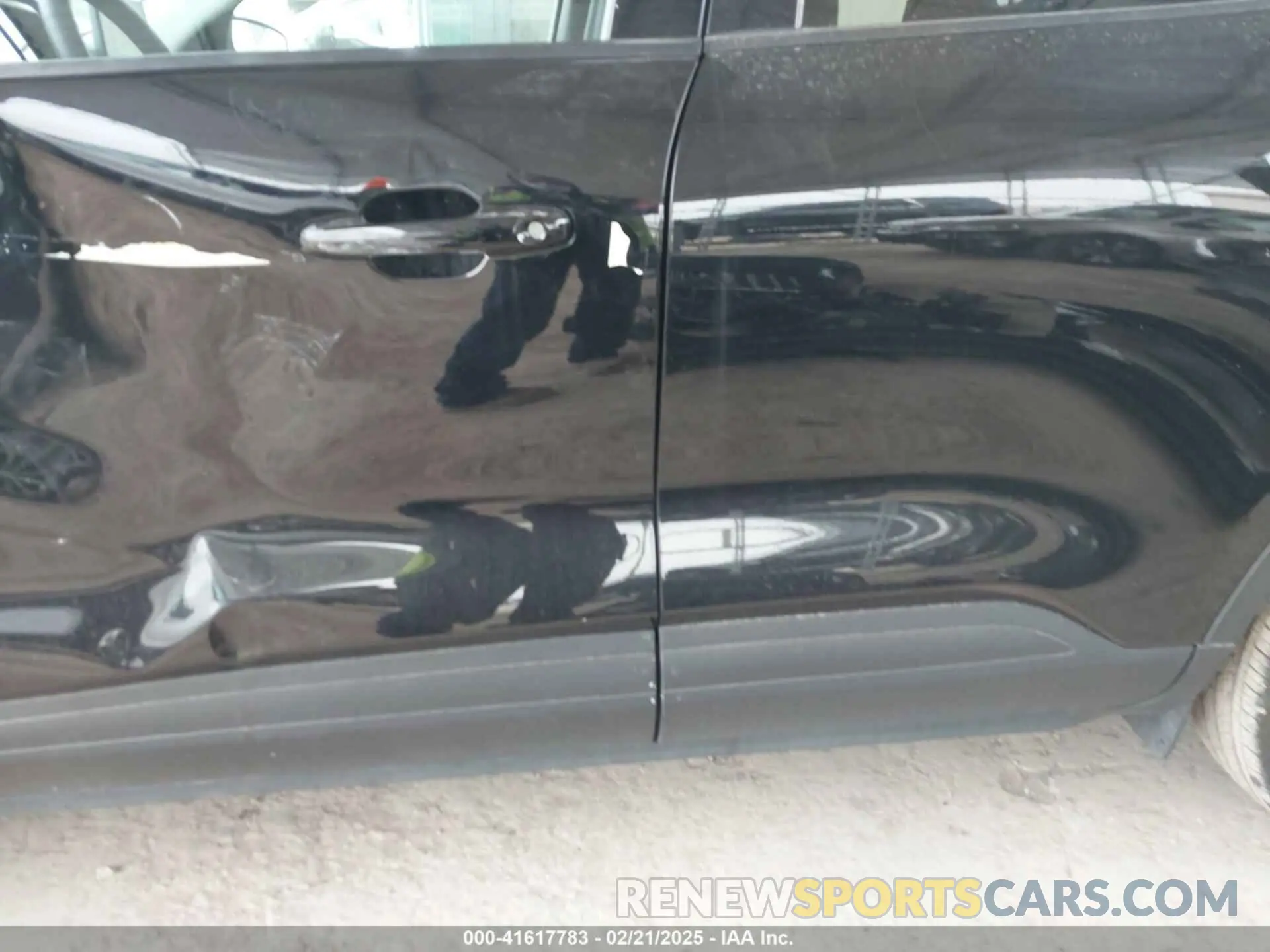 21 Photograph of a damaged car 1FMCU0GNXPUA08527 FORD ESCAPE 2023