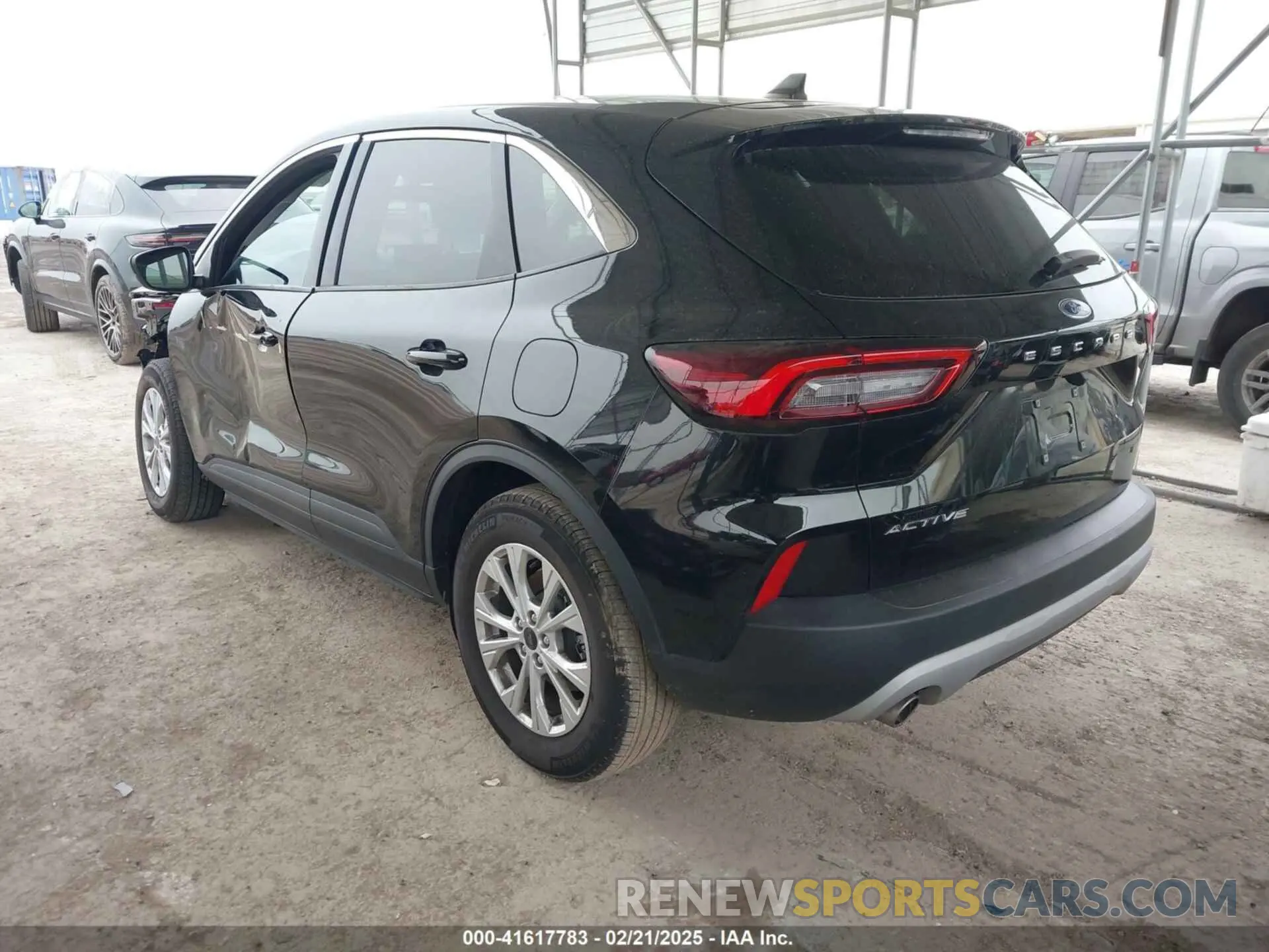 3 Photograph of a damaged car 1FMCU0GNXPUA08527 FORD ESCAPE 2023