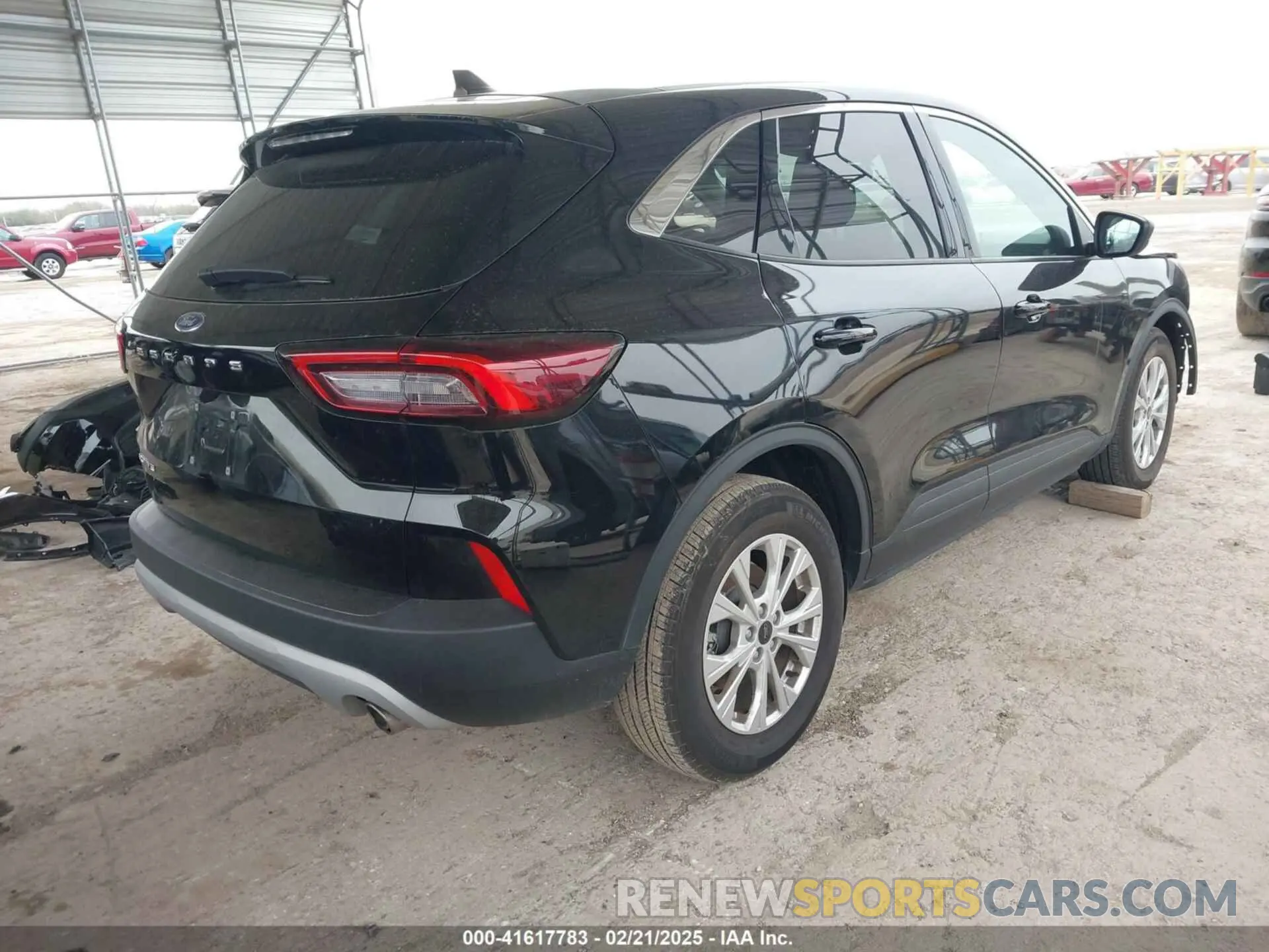 4 Photograph of a damaged car 1FMCU0GNXPUA08527 FORD ESCAPE 2023