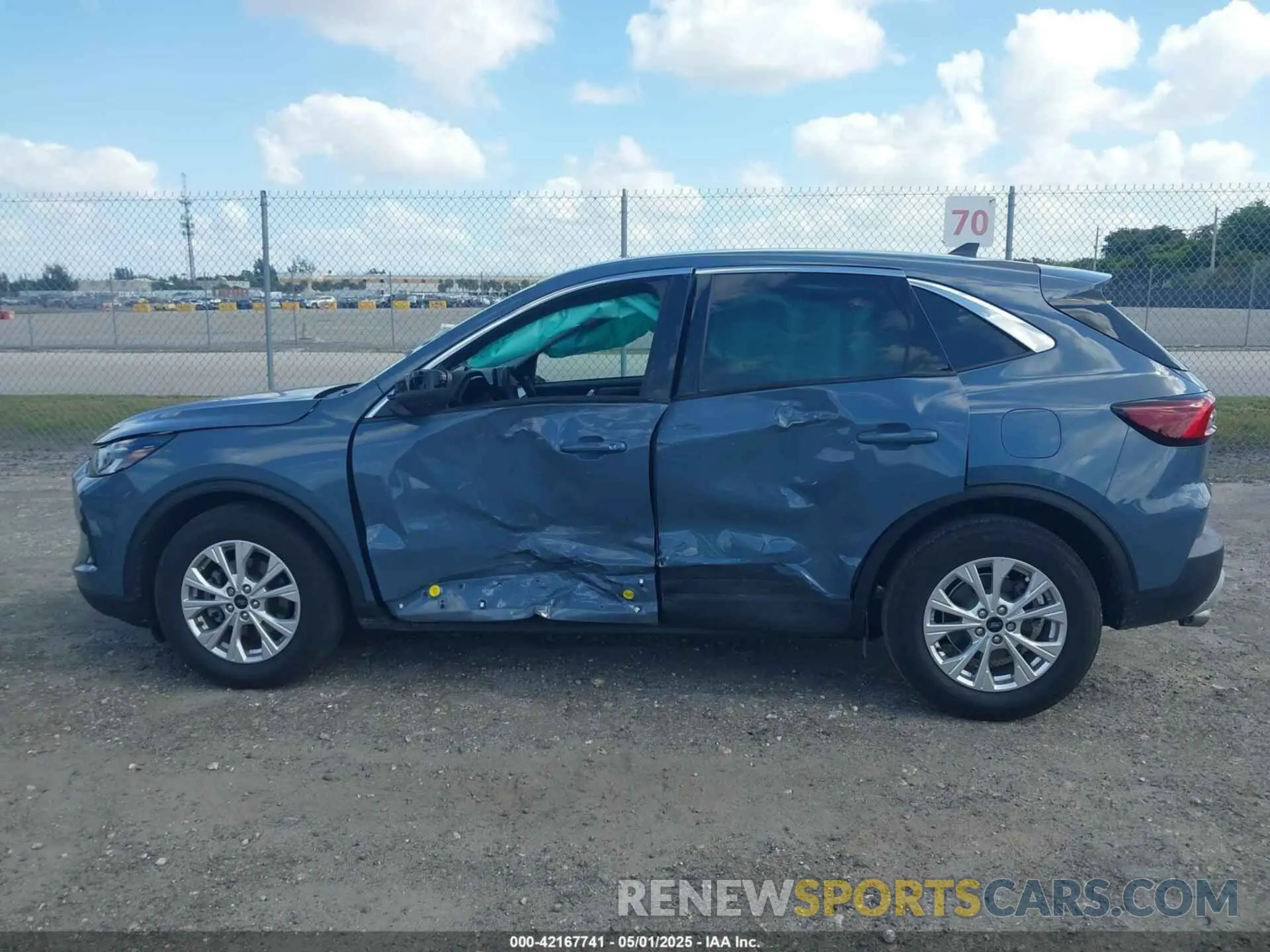 13 Photograph of a damaged car 1FMCU0GNXPUA65598 FORD ESCAPE 2023
