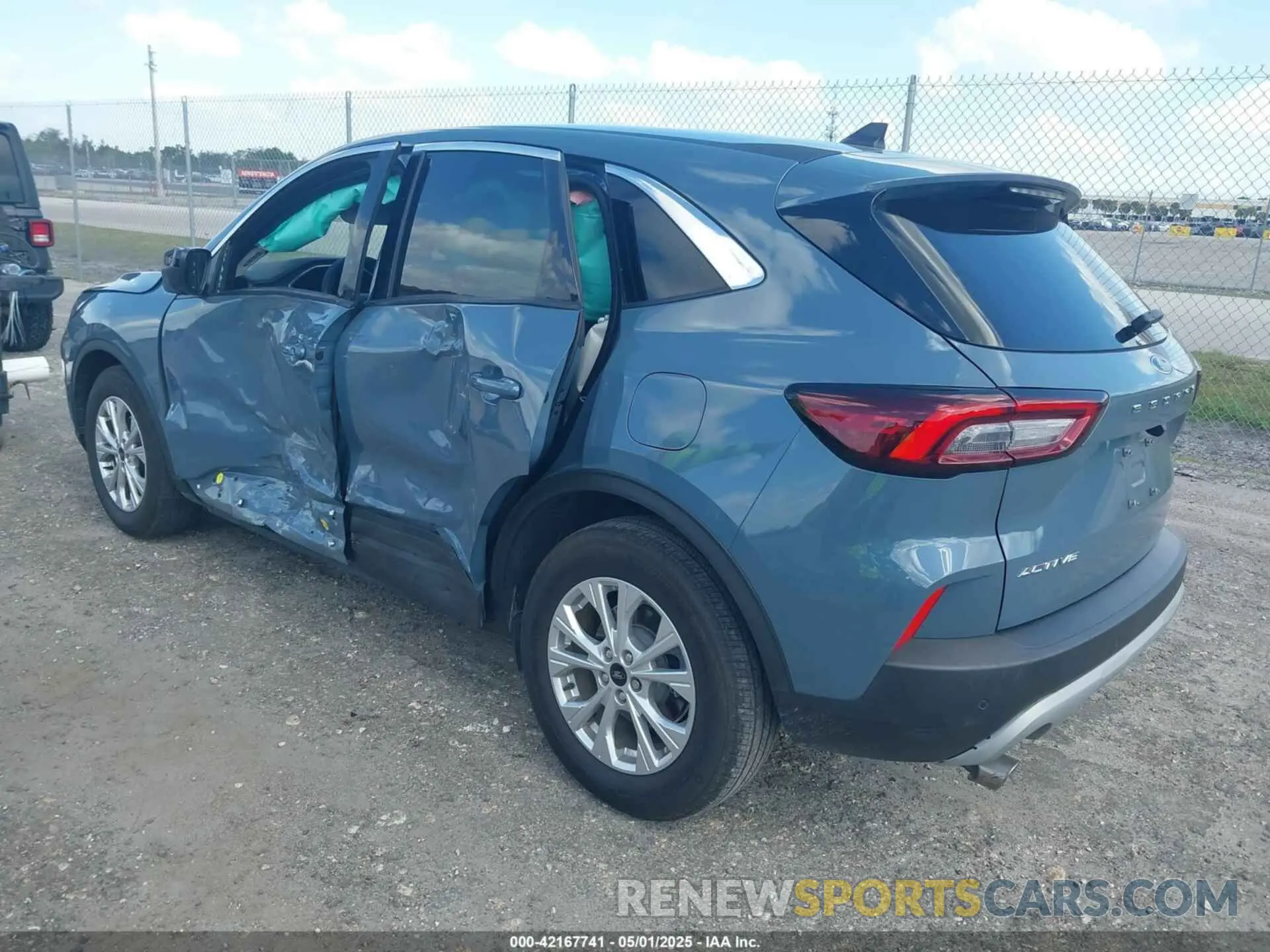 3 Photograph of a damaged car 1FMCU0GNXPUA65598 FORD ESCAPE 2023