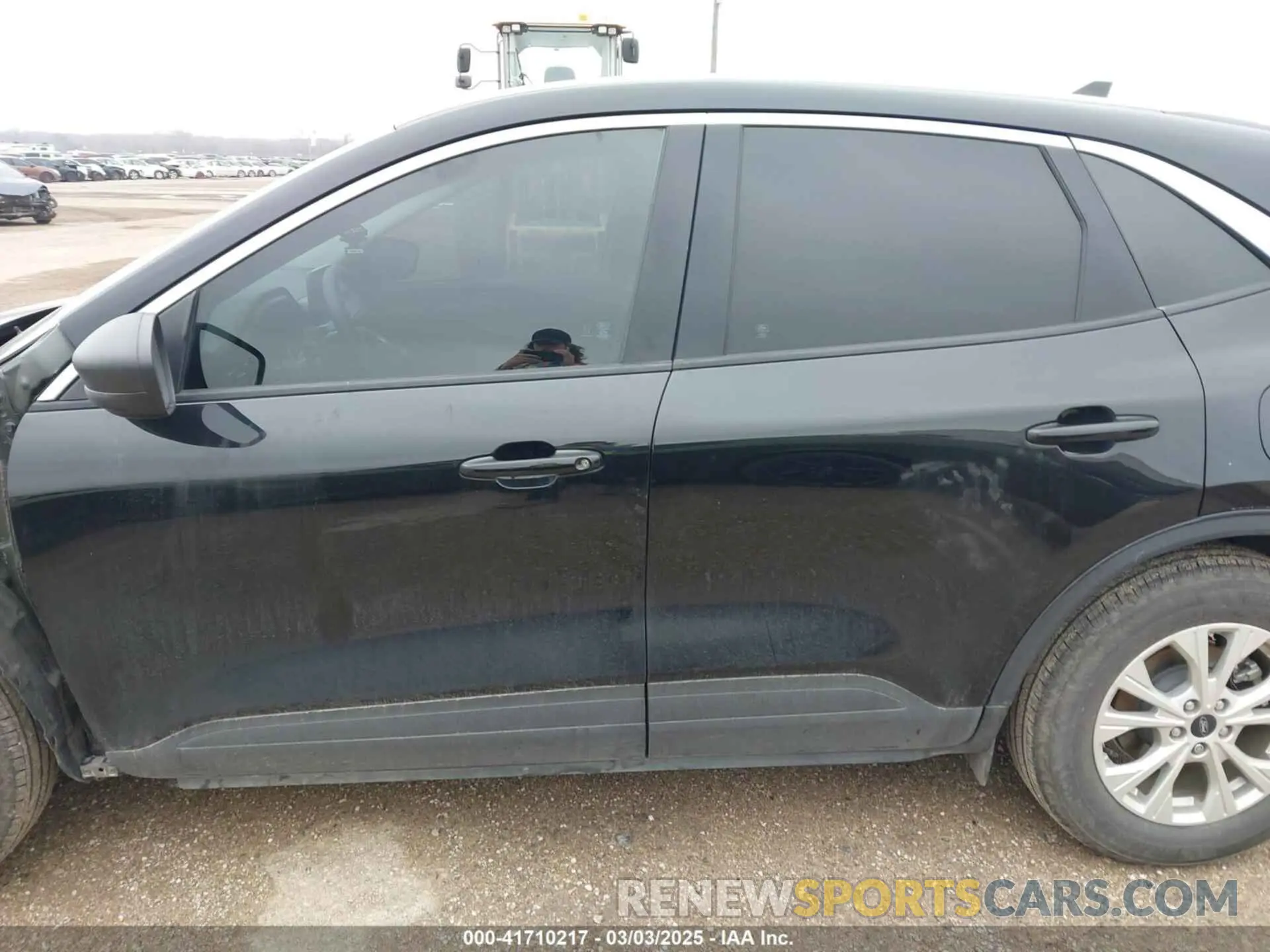 14 Photograph of a damaged car 1FMCU0GNXPUB08613 FORD ESCAPE 2023