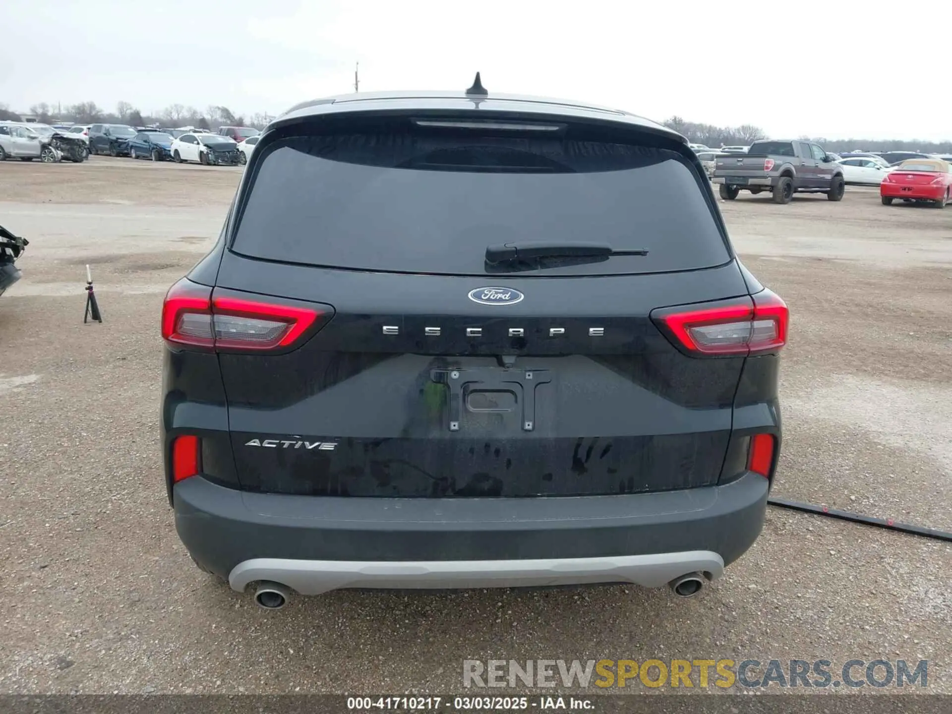 16 Photograph of a damaged car 1FMCU0GNXPUB08613 FORD ESCAPE 2023