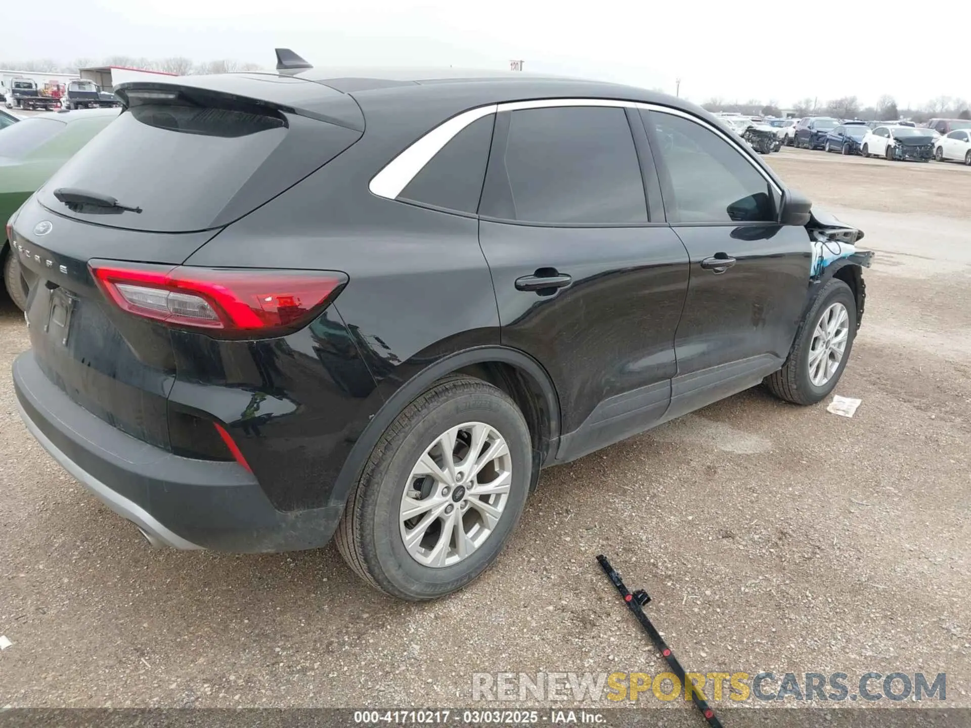 4 Photograph of a damaged car 1FMCU0GNXPUB08613 FORD ESCAPE 2023