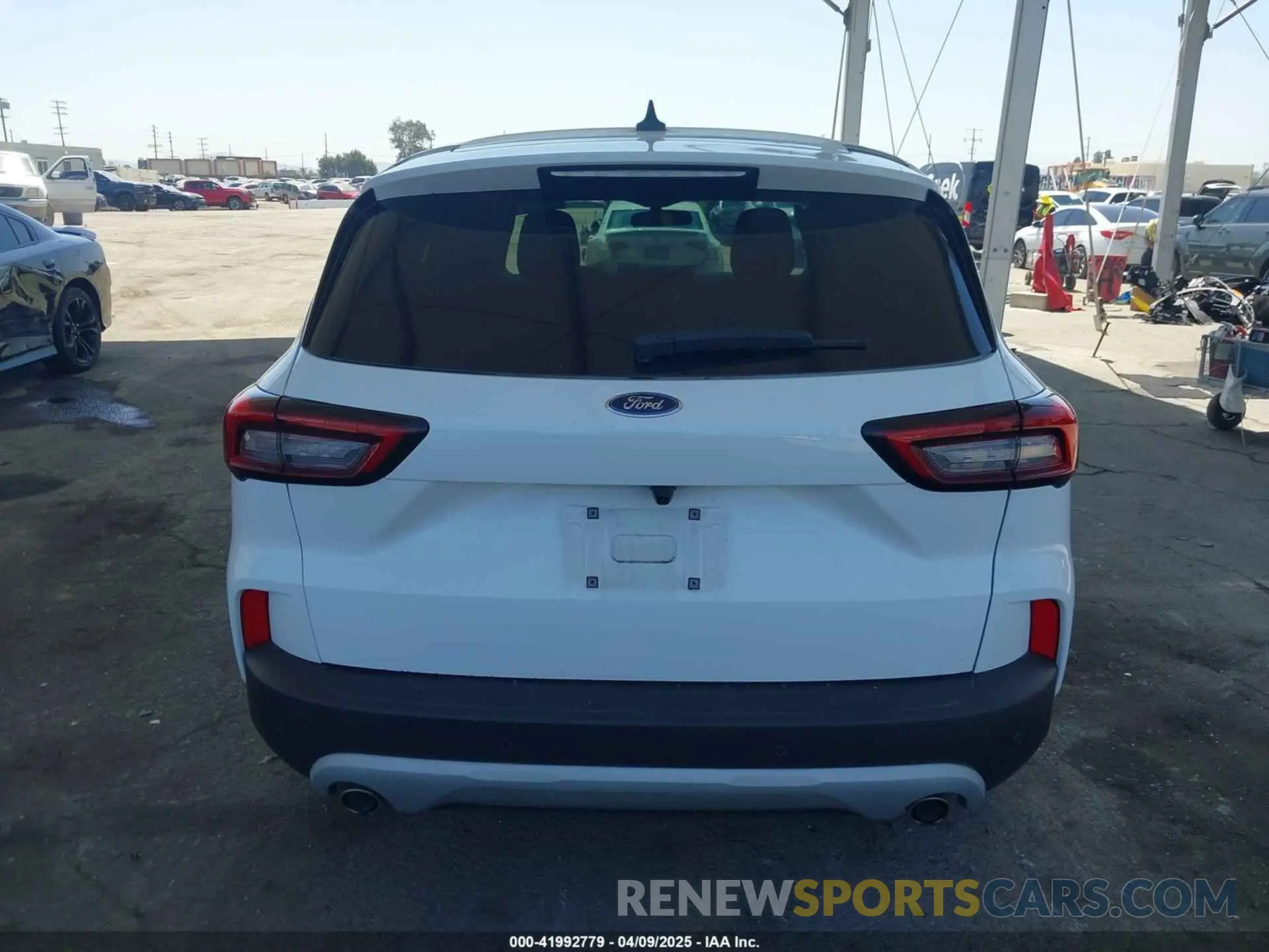 16 Photograph of a damaged car 1FMCU0GZ1PUA68618 FORD ESCAPE 2023