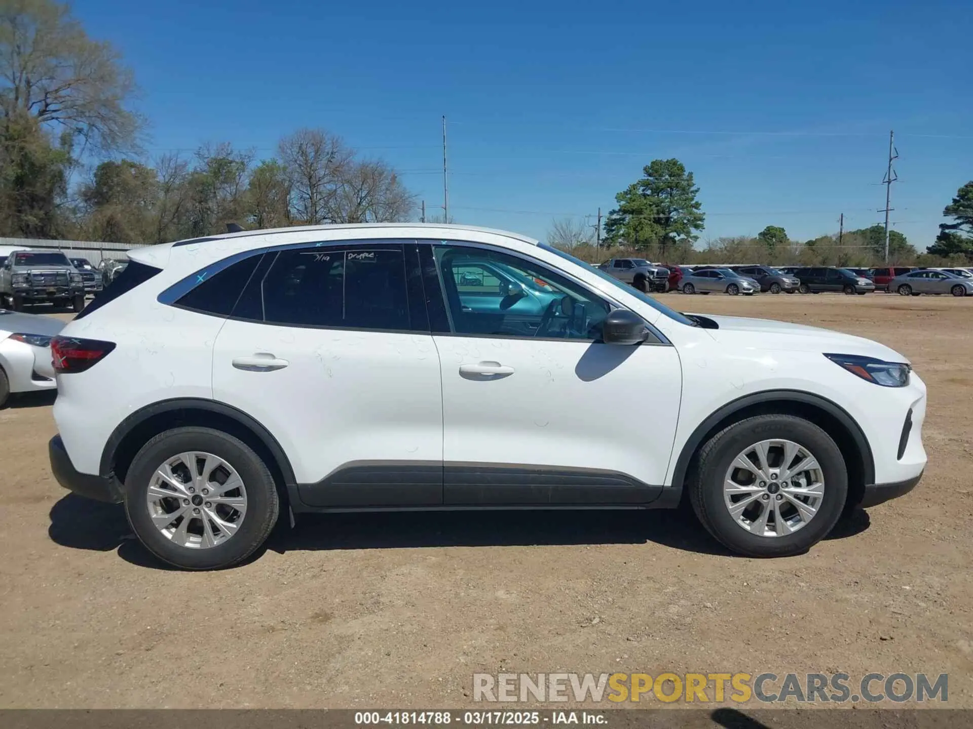 13 Photograph of a damaged car 1FMCU0GZ4PUA68600 FORD ESCAPE 2023