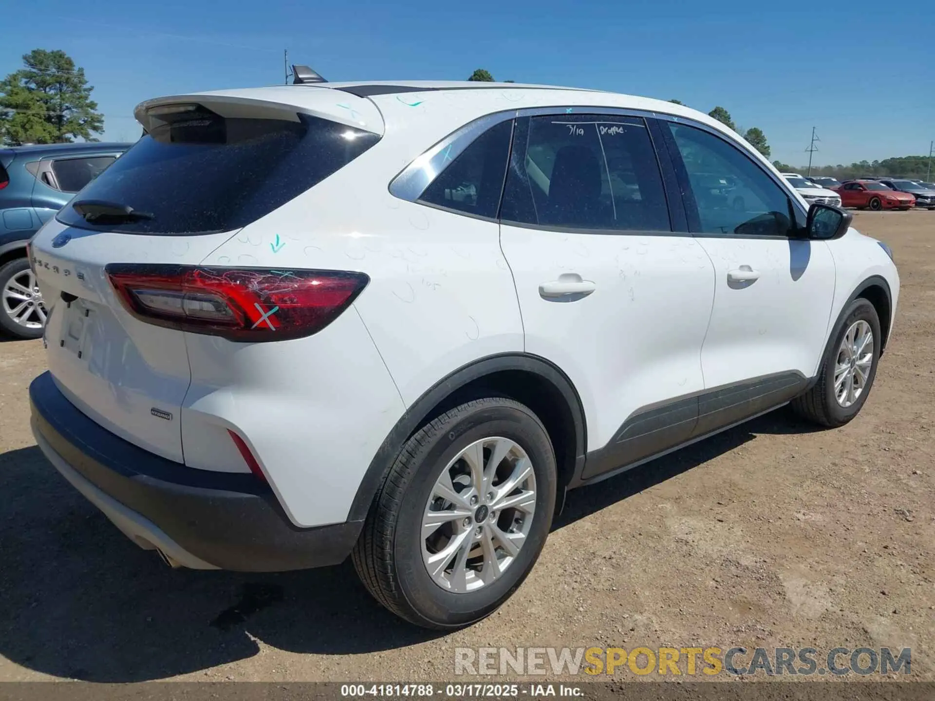 4 Photograph of a damaged car 1FMCU0GZ4PUA68600 FORD ESCAPE 2023