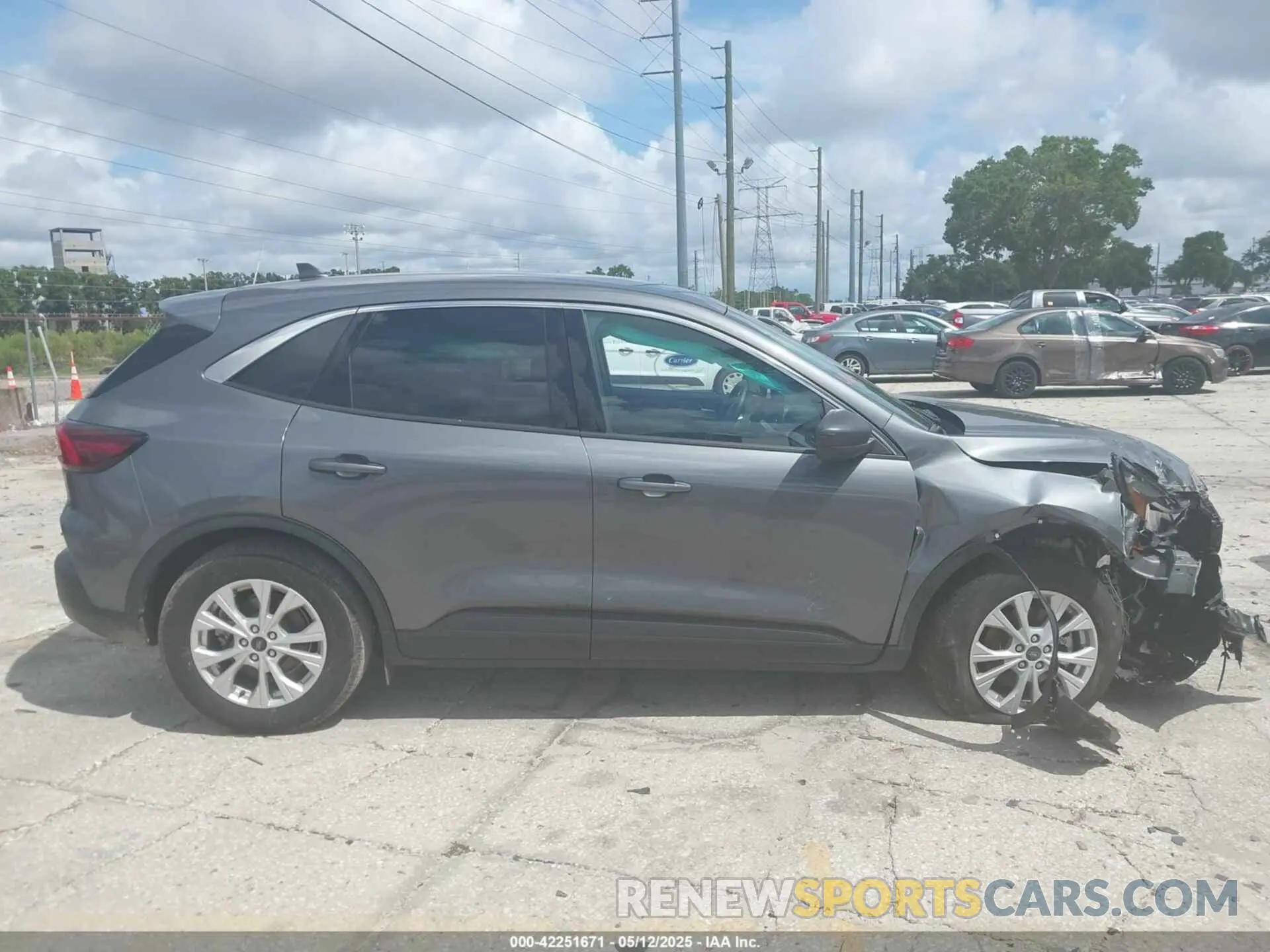 13 Photograph of a damaged car 1FMCU0GZ4PUA79581 FORD ESCAPE 2023
