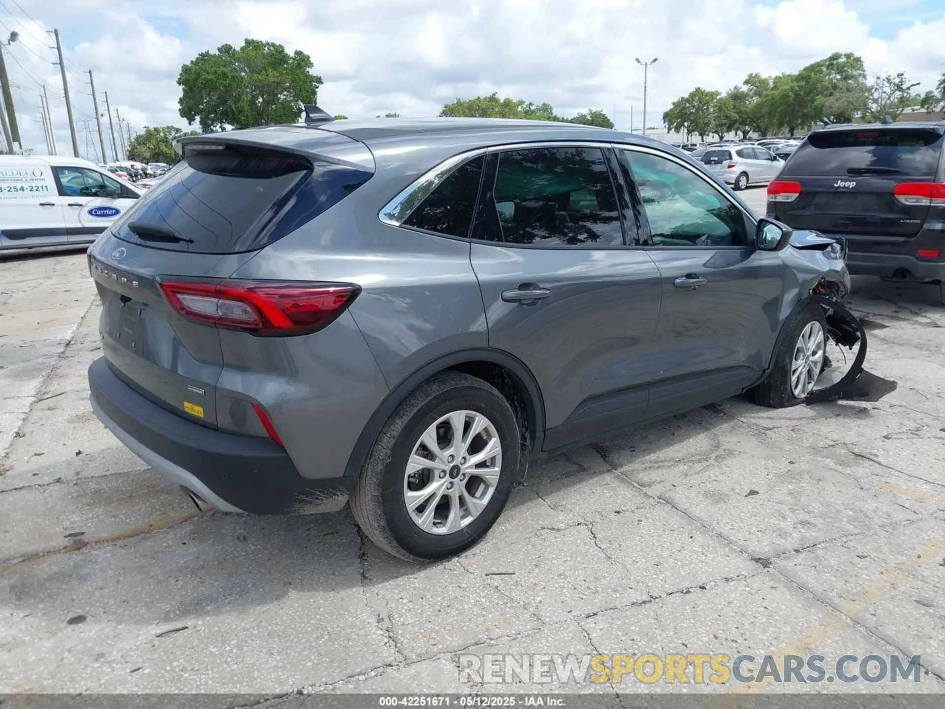 4 Photograph of a damaged car 1FMCU0GZ4PUA79581 FORD ESCAPE 2023