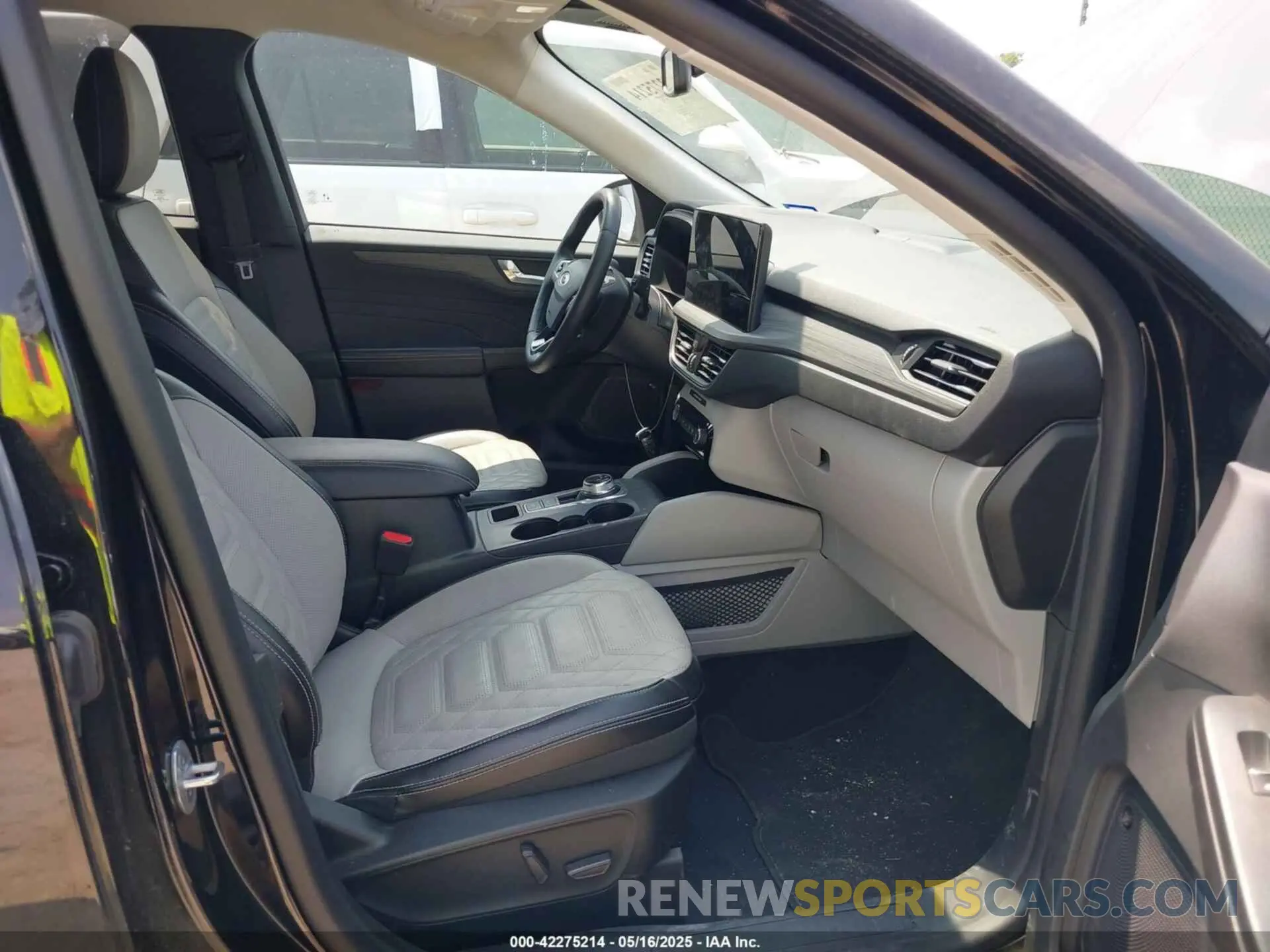 5 Photograph of a damaged car 1FMCU0JZXPUA30782 FORD ESCAPE 2023