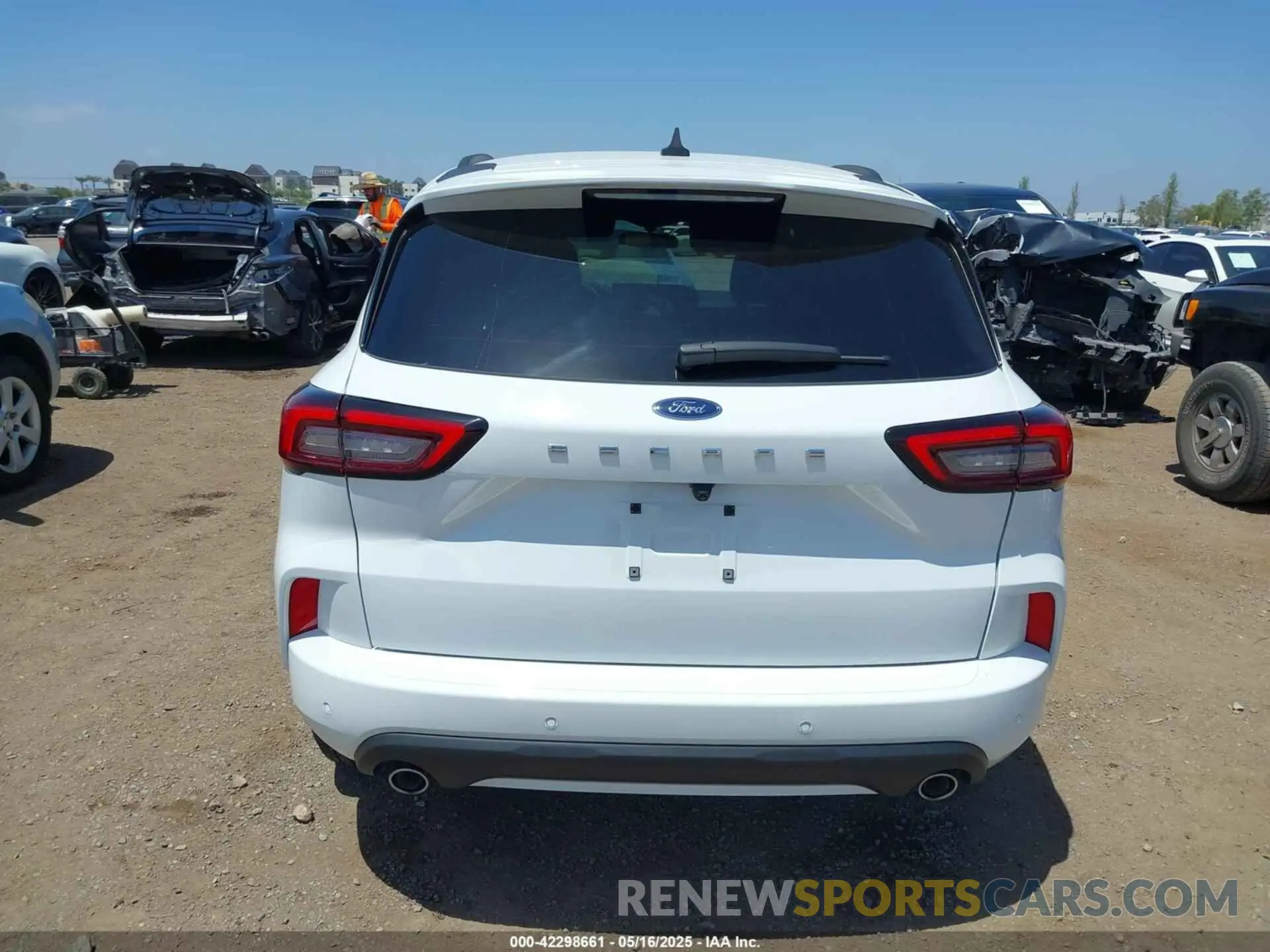 16 Photograph of a damaged car 1FMCU0MN0PUB35534 FORD ESCAPE 2023