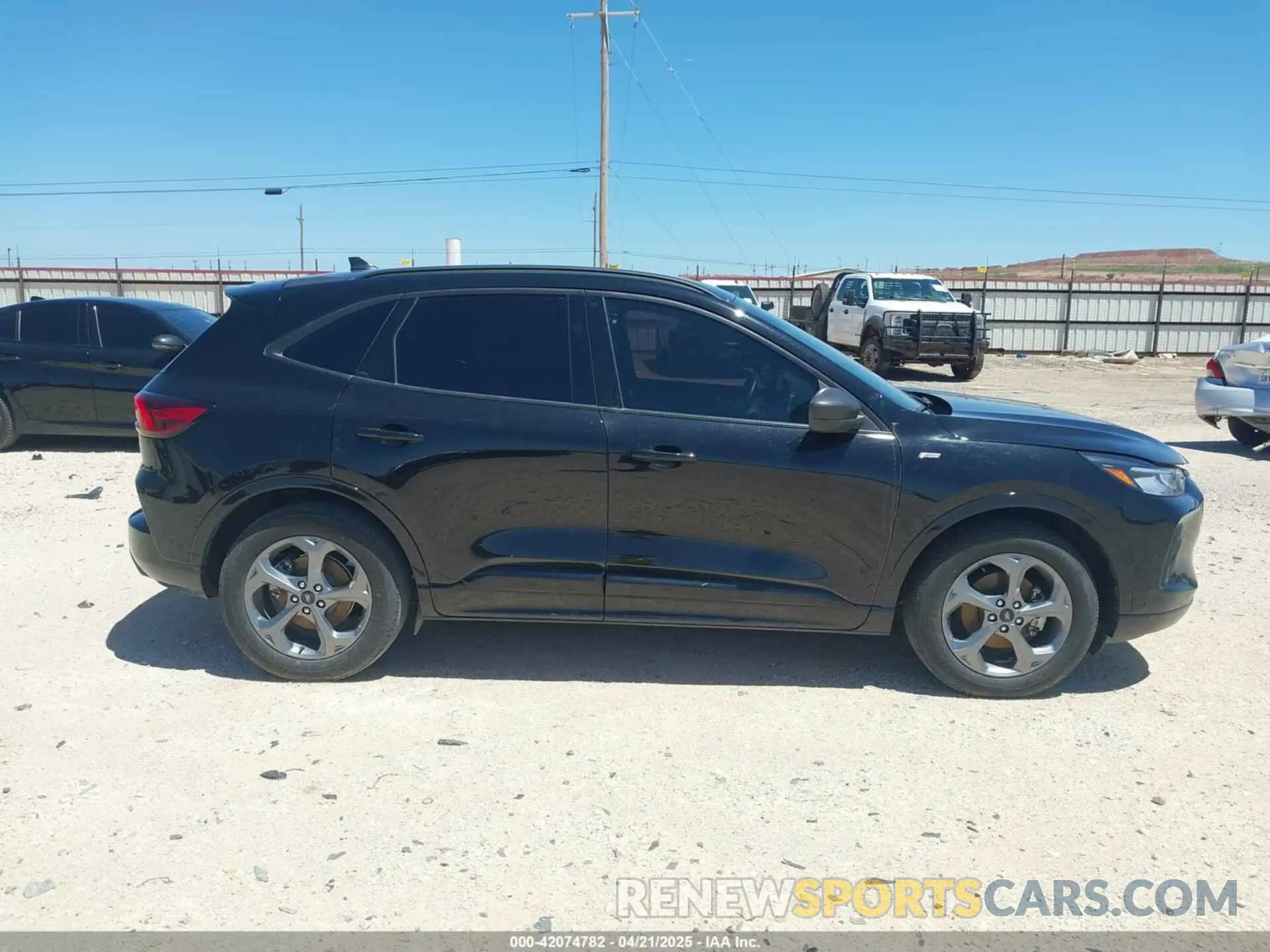 13 Photograph of a damaged car 1FMCU0MN1PUB38541 FORD ESCAPE 2023