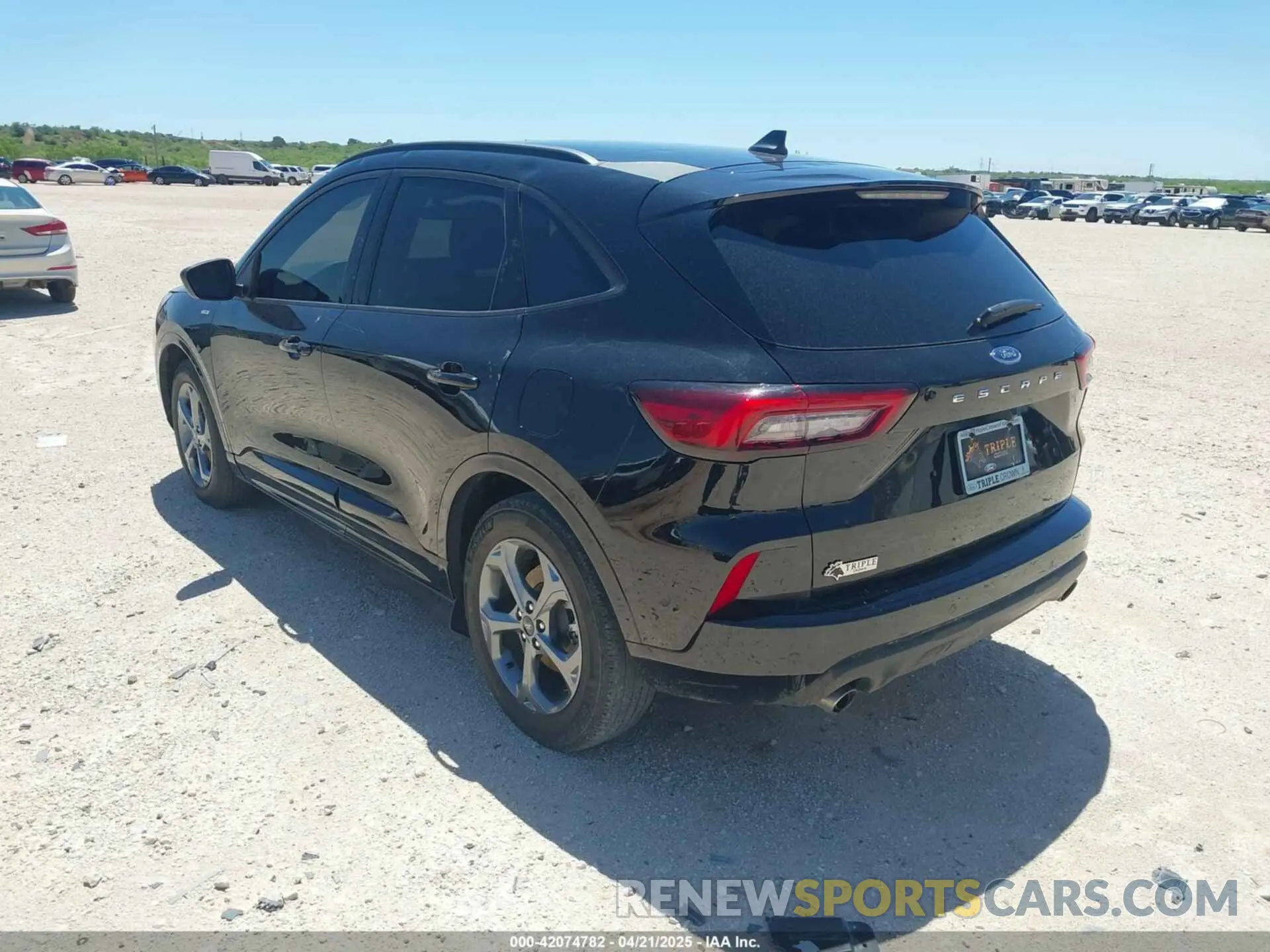 3 Photograph of a damaged car 1FMCU0MN1PUB38541 FORD ESCAPE 2023