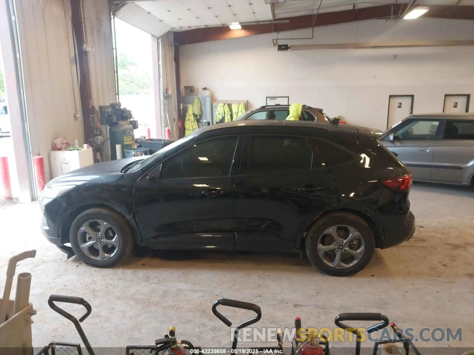 15 Photograph of a damaged car 1FMCU0MN3PUA50641 FORD ESCAPE 2023