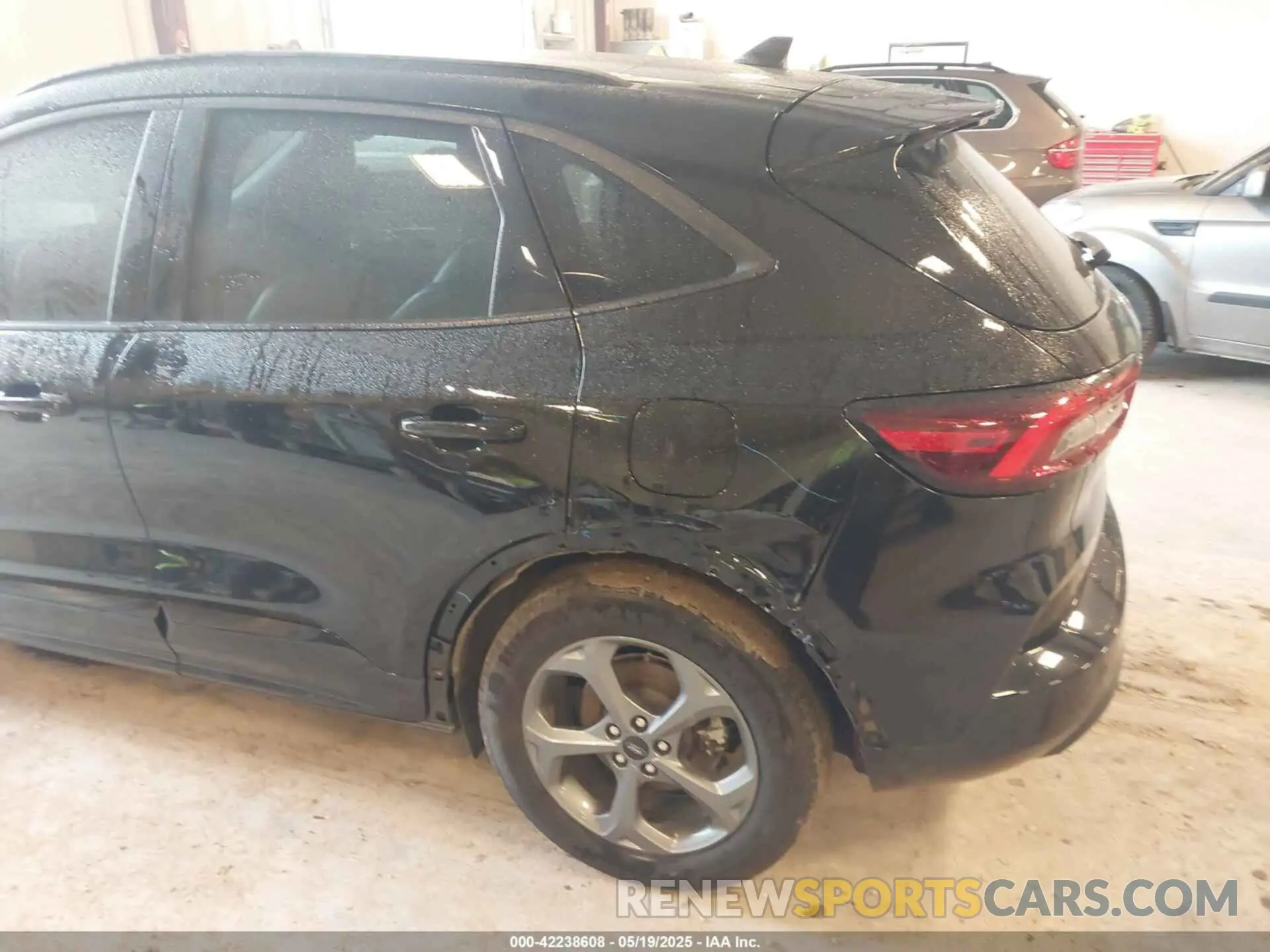 6 Photograph of a damaged car 1FMCU0MN3PUA50641 FORD ESCAPE 2023