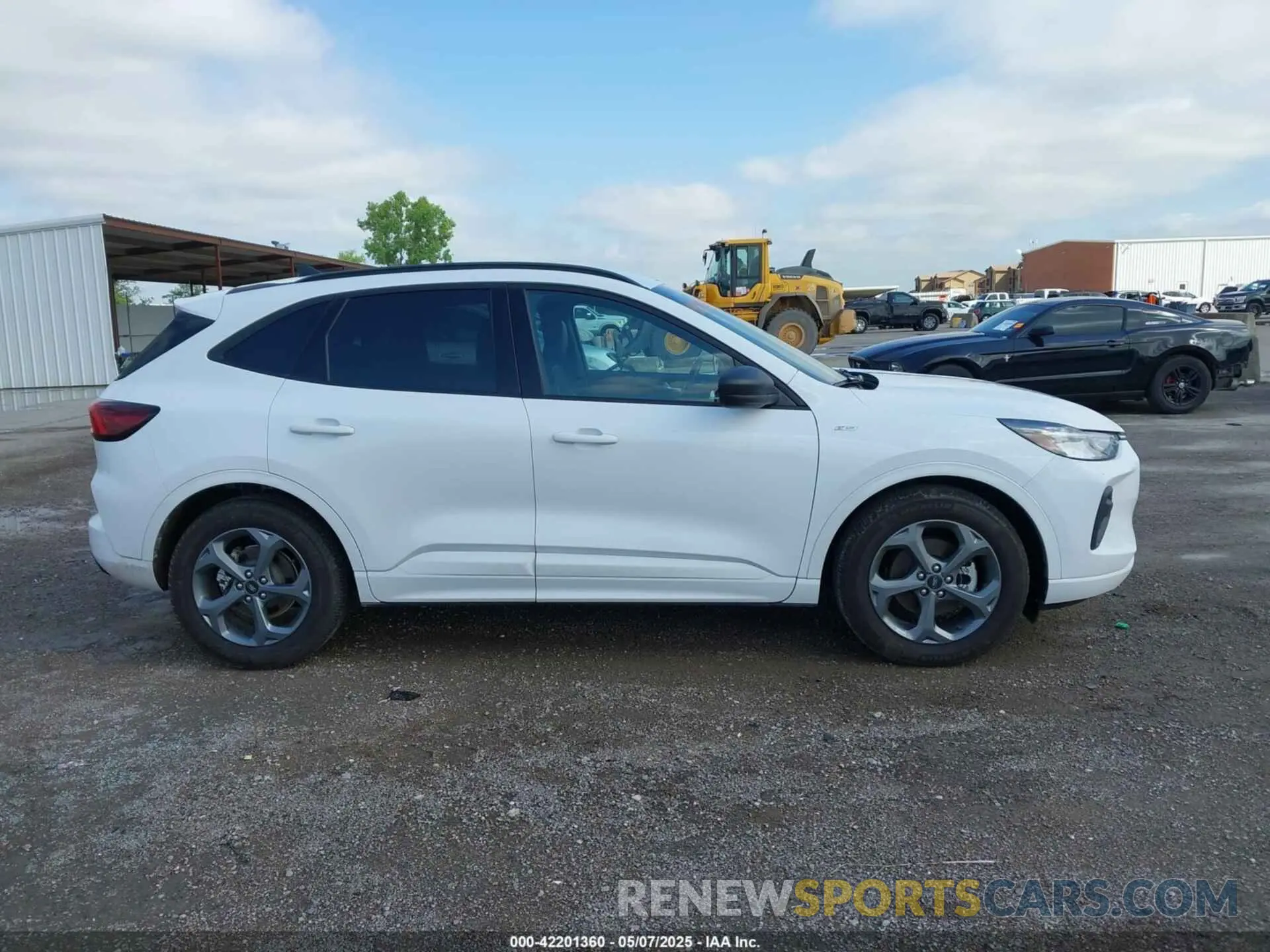13 Photograph of a damaged car 1FMCU0MN4PUA70574 FORD ESCAPE 2023