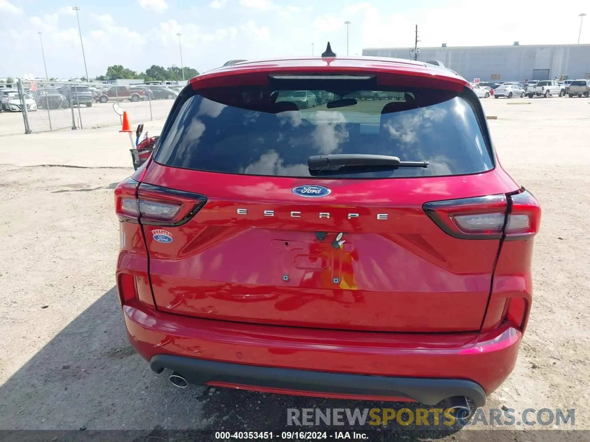 17 Photograph of a damaged car 1FMCU0MN5PUA37731 FORD ESCAPE 2023