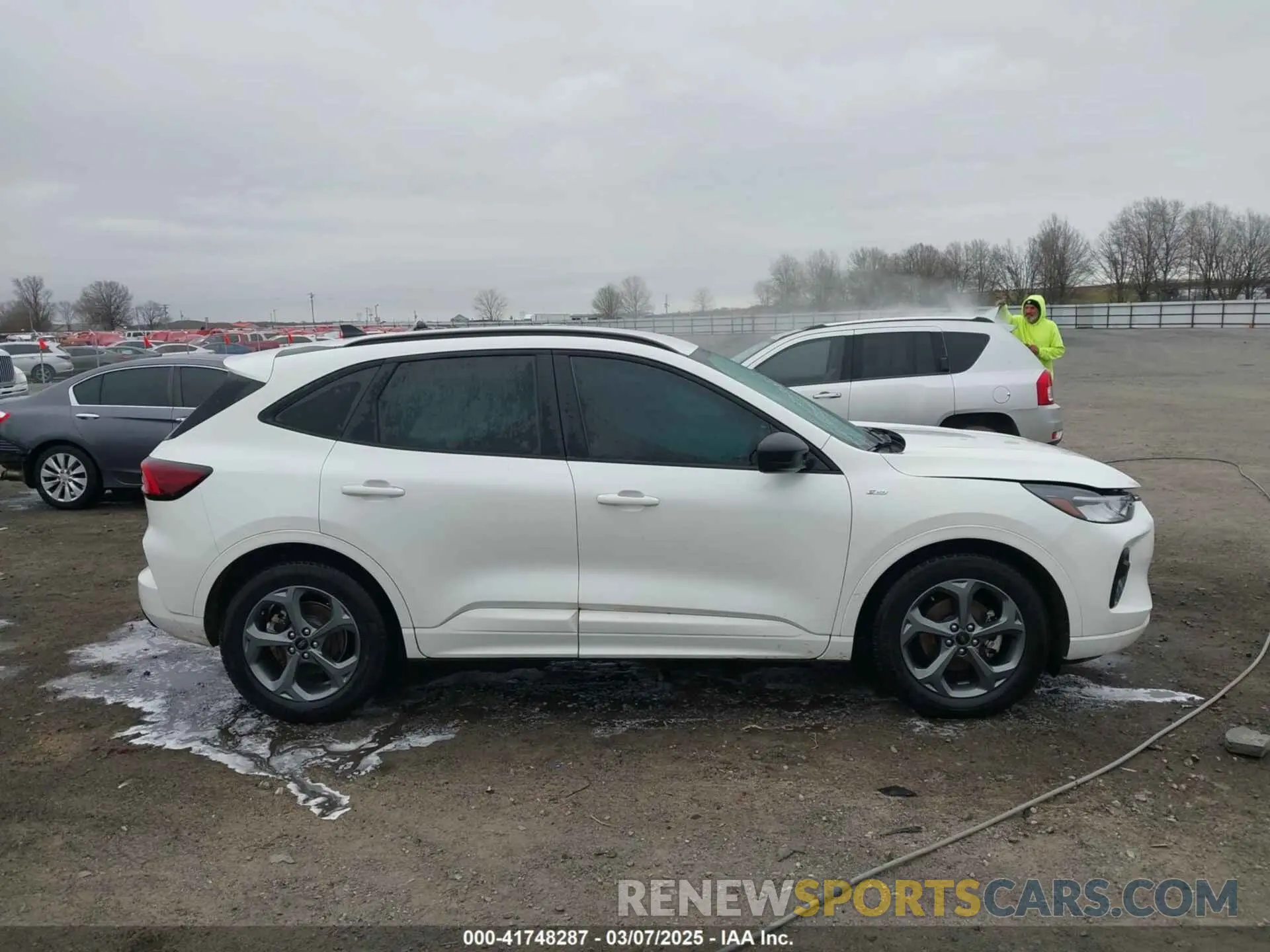 13 Photograph of a damaged car 1FMCU0MN5PUA89621 FORD ESCAPE 2023