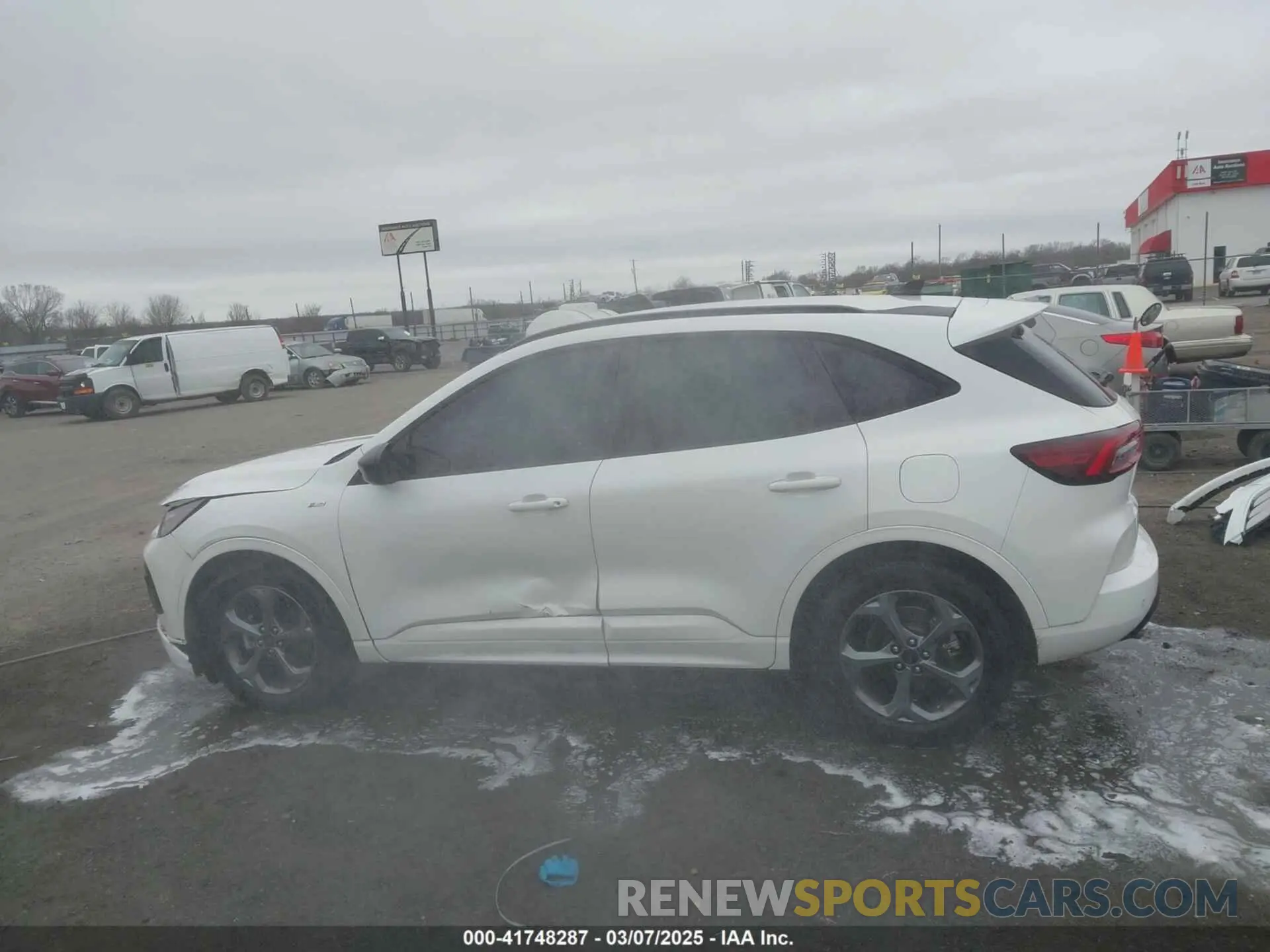 14 Photograph of a damaged car 1FMCU0MN5PUA89621 FORD ESCAPE 2023