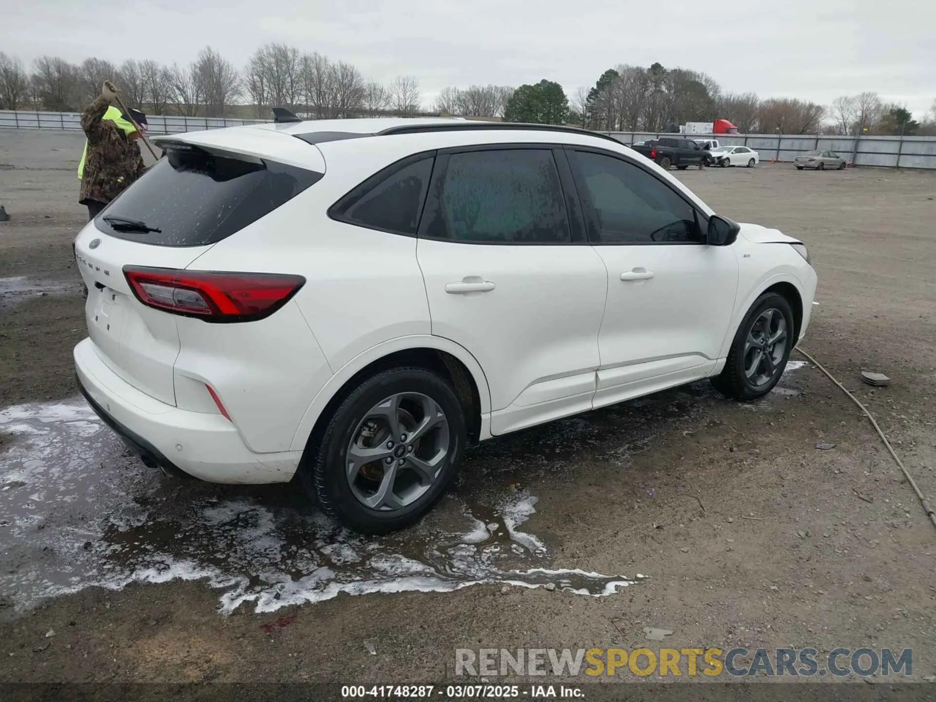 4 Photograph of a damaged car 1FMCU0MN5PUA89621 FORD ESCAPE 2023