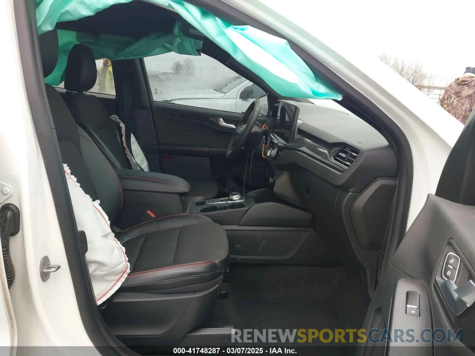 5 Photograph of a damaged car 1FMCU0MN5PUA89621 FORD ESCAPE 2023