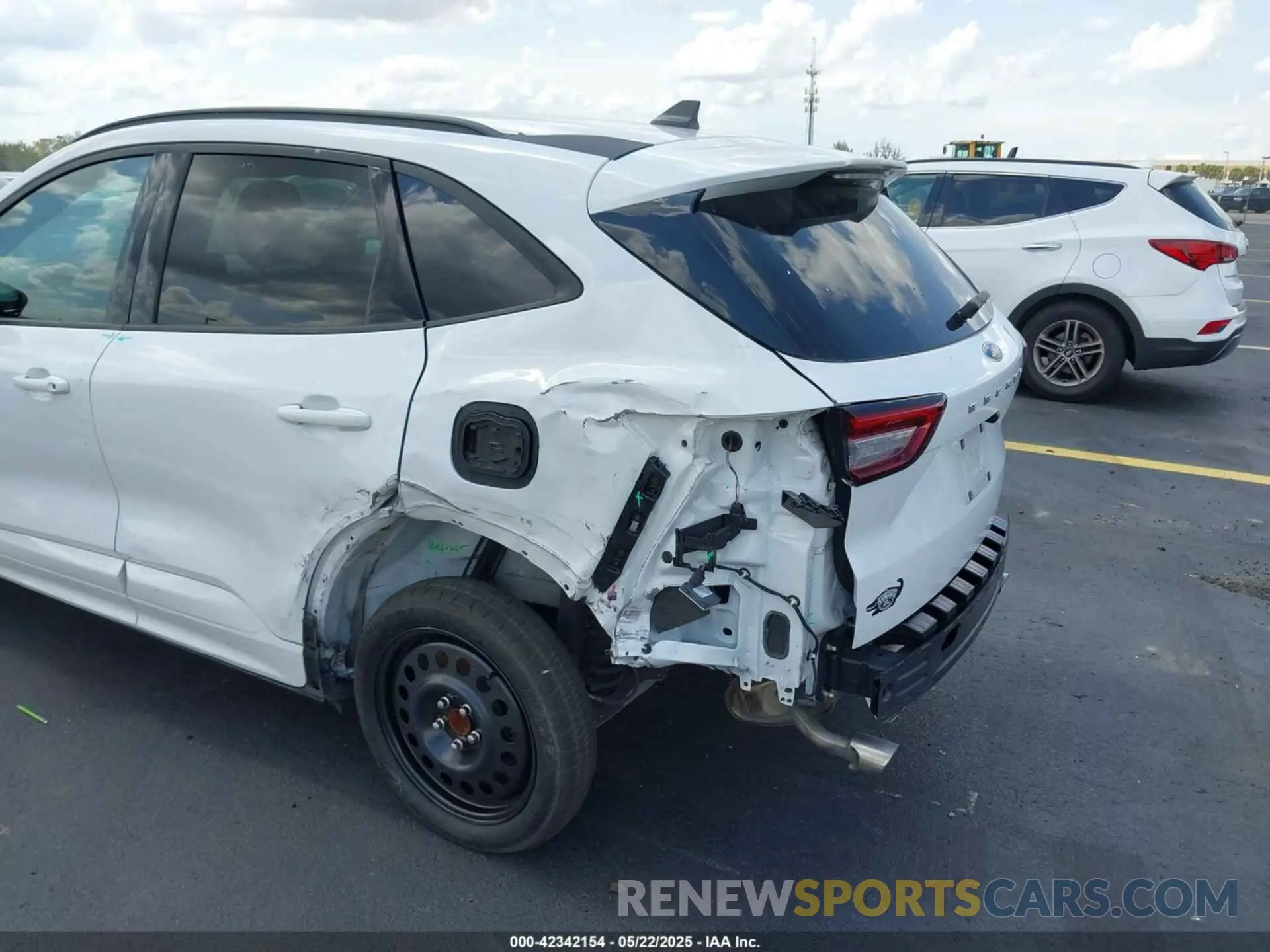 6 Photograph of a damaged car 1FMCU0MN6PUA59625 FORD ESCAPE 2023
