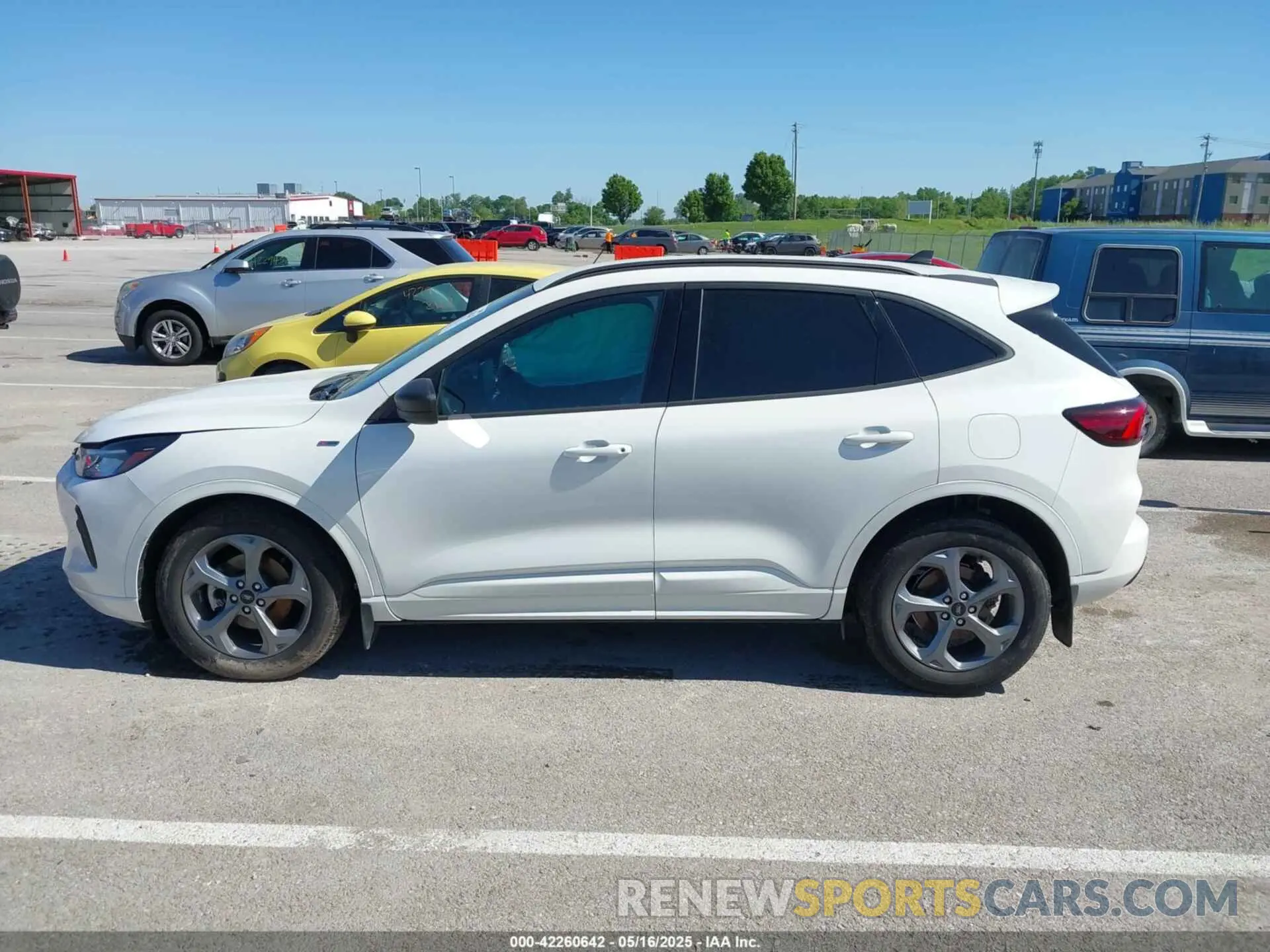 14 Photograph of a damaged car 1FMCU0MN6PUA73850 FORD ESCAPE 2023