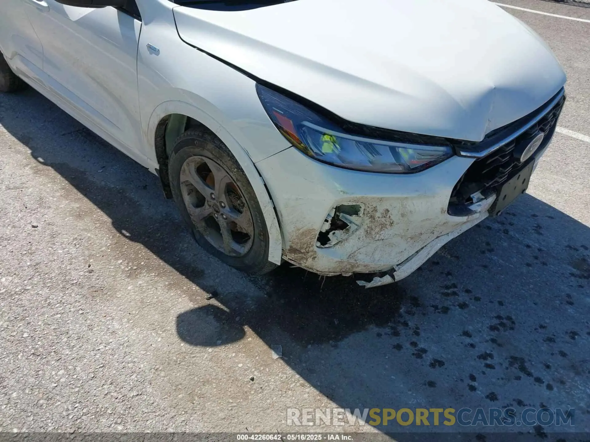 17 Photograph of a damaged car 1FMCU0MN6PUA73850 FORD ESCAPE 2023