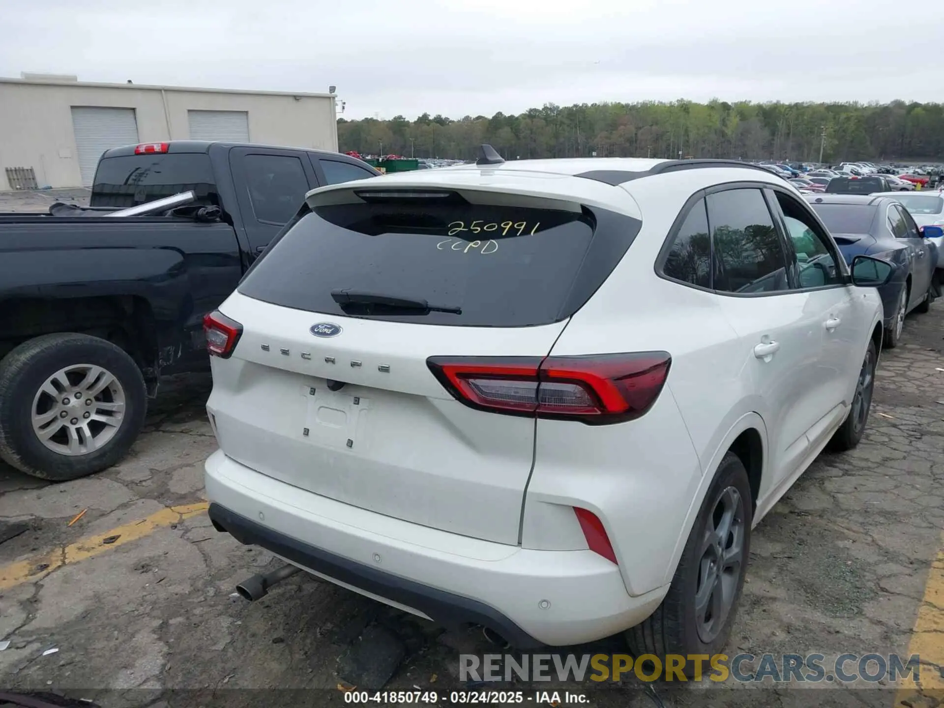 4 Photograph of a damaged car 1FMCU0MN6PUA90843 FORD ESCAPE 2023
