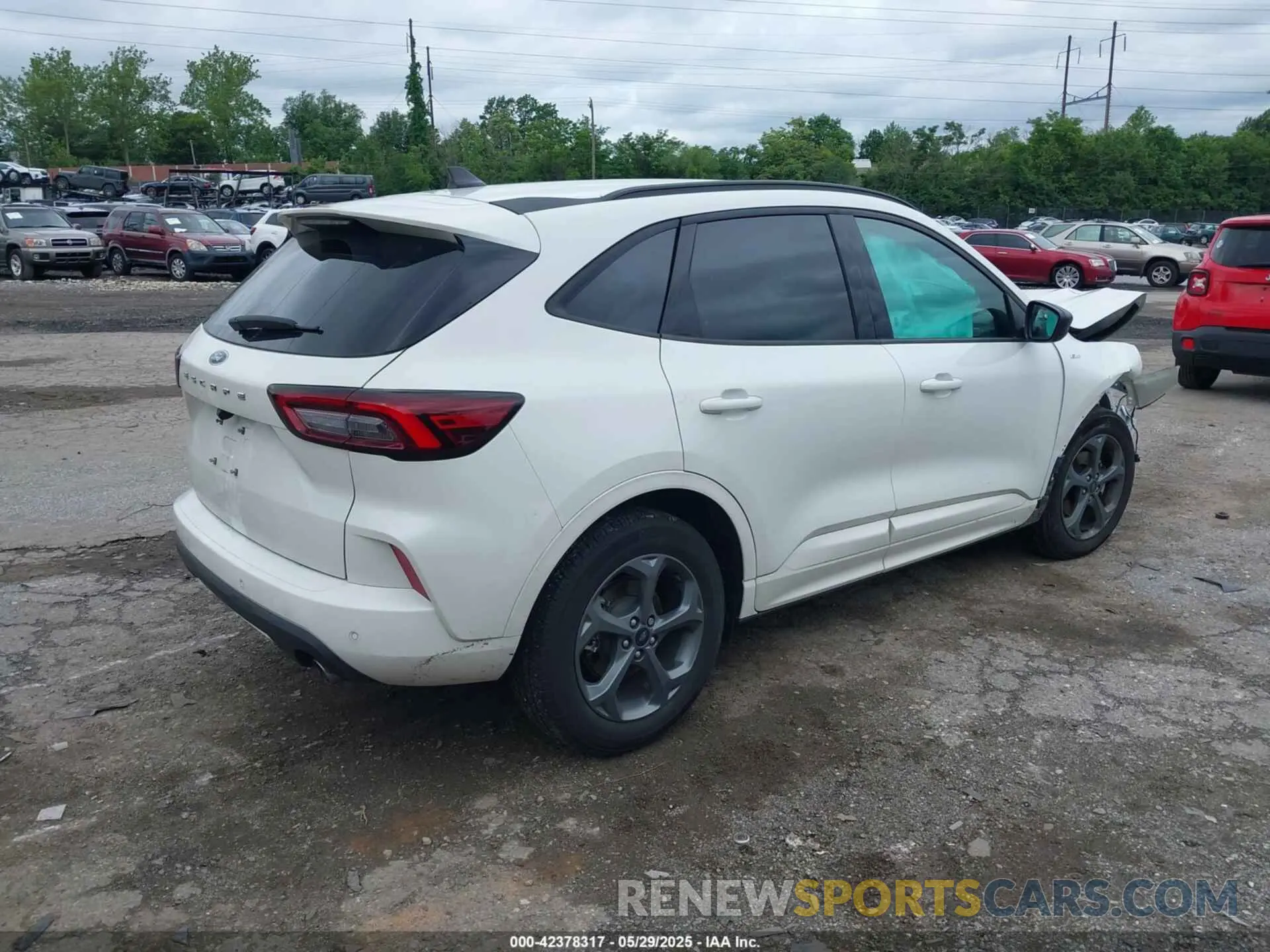 4 Photograph of a damaged car 1FMCU0MN7PUA72402 FORD ESCAPE 2023